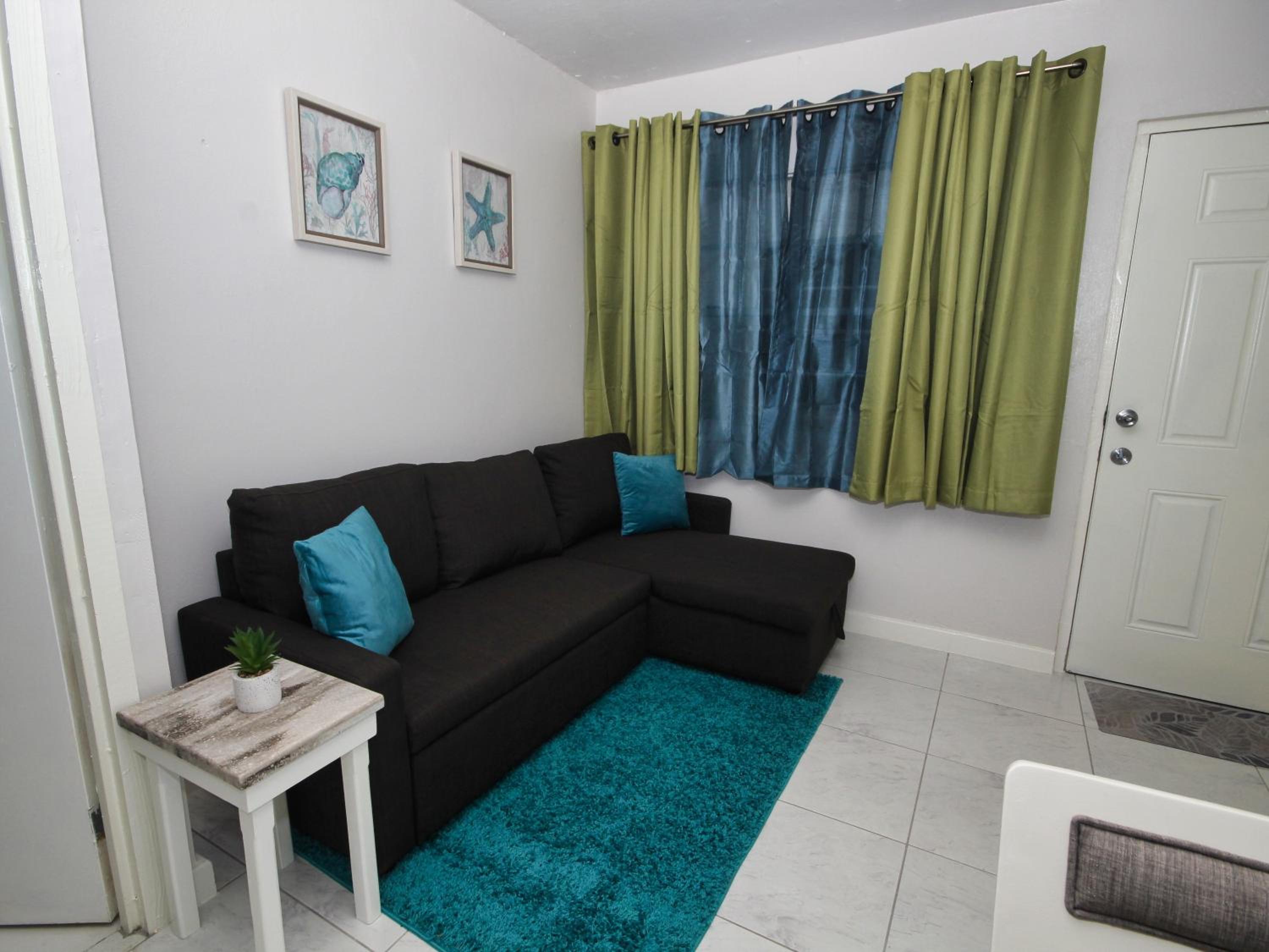 One-Bedroom Apartment photo 1