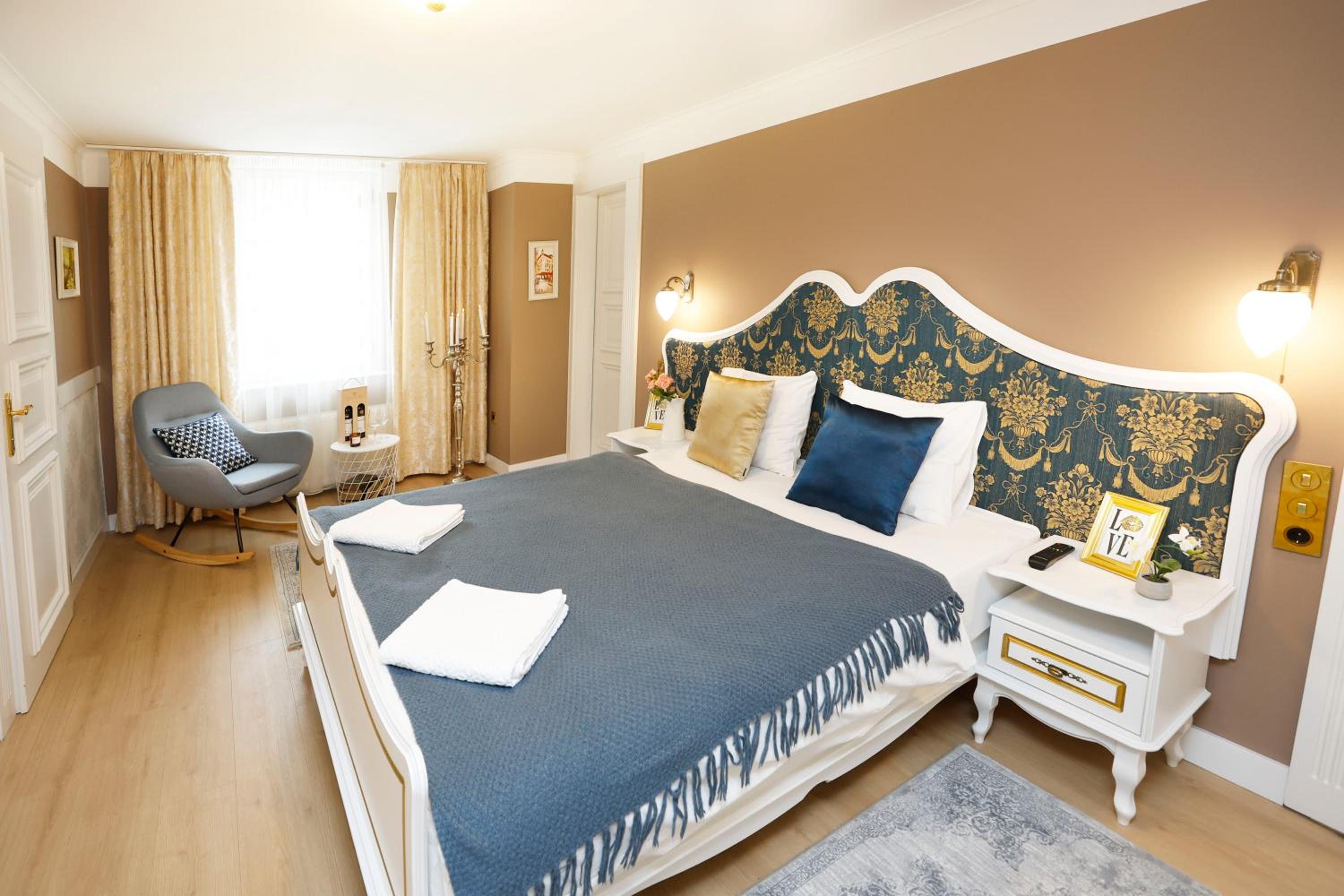 Deluxe Double Room with Bath photo 1