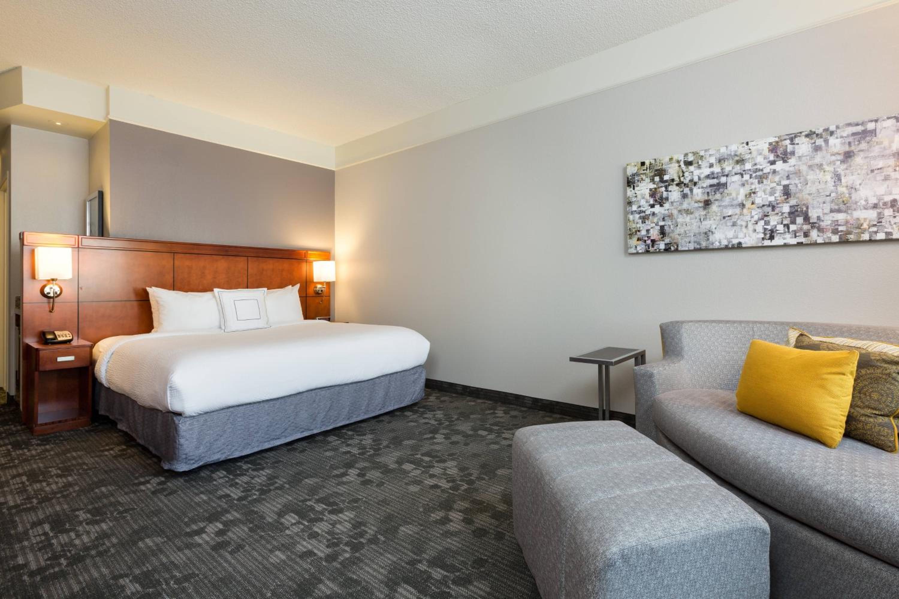 Executive King Room with Sofa Bed - Photo 1