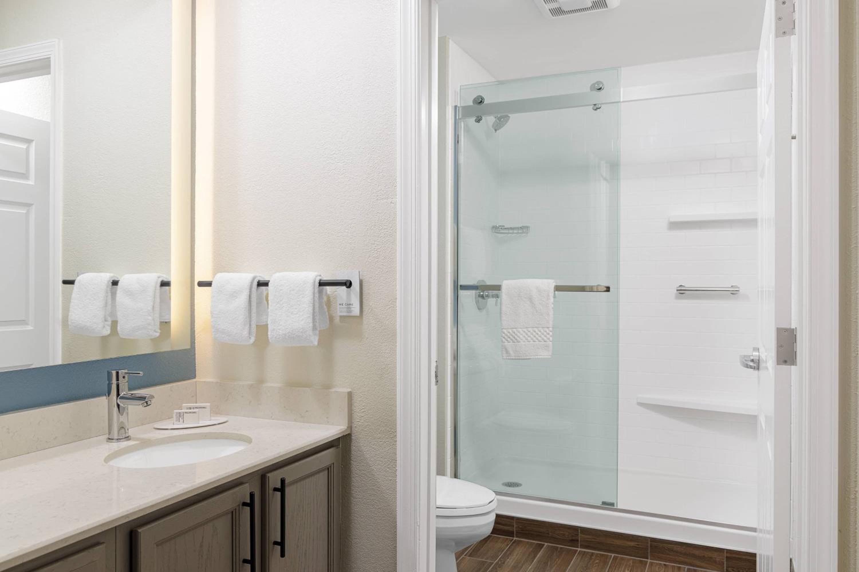 One-Bedroom King Suite - Photo 2