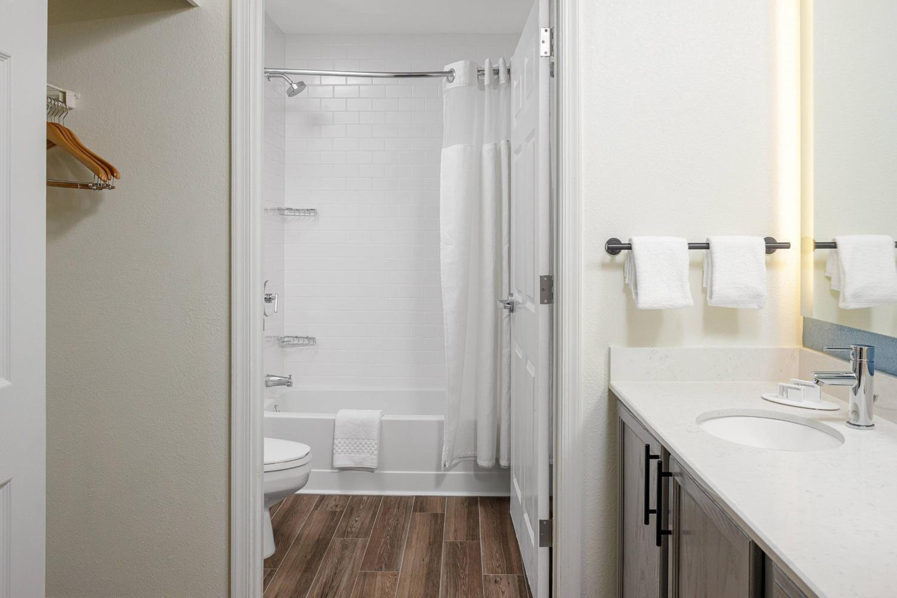 2 Bedroom Suite photo 3