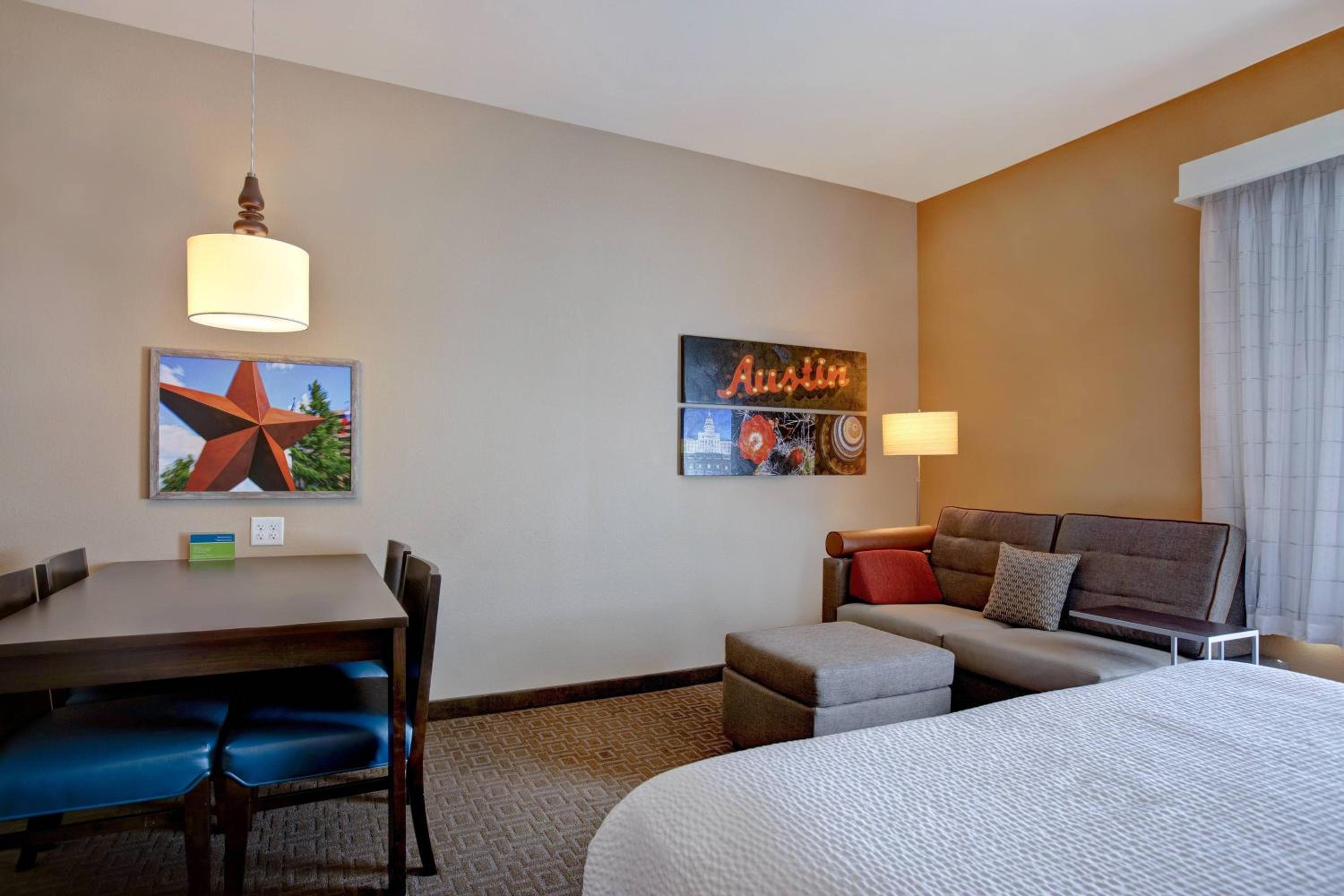 Queen Room with Two Queen Beds and Sofa Bed photo 2