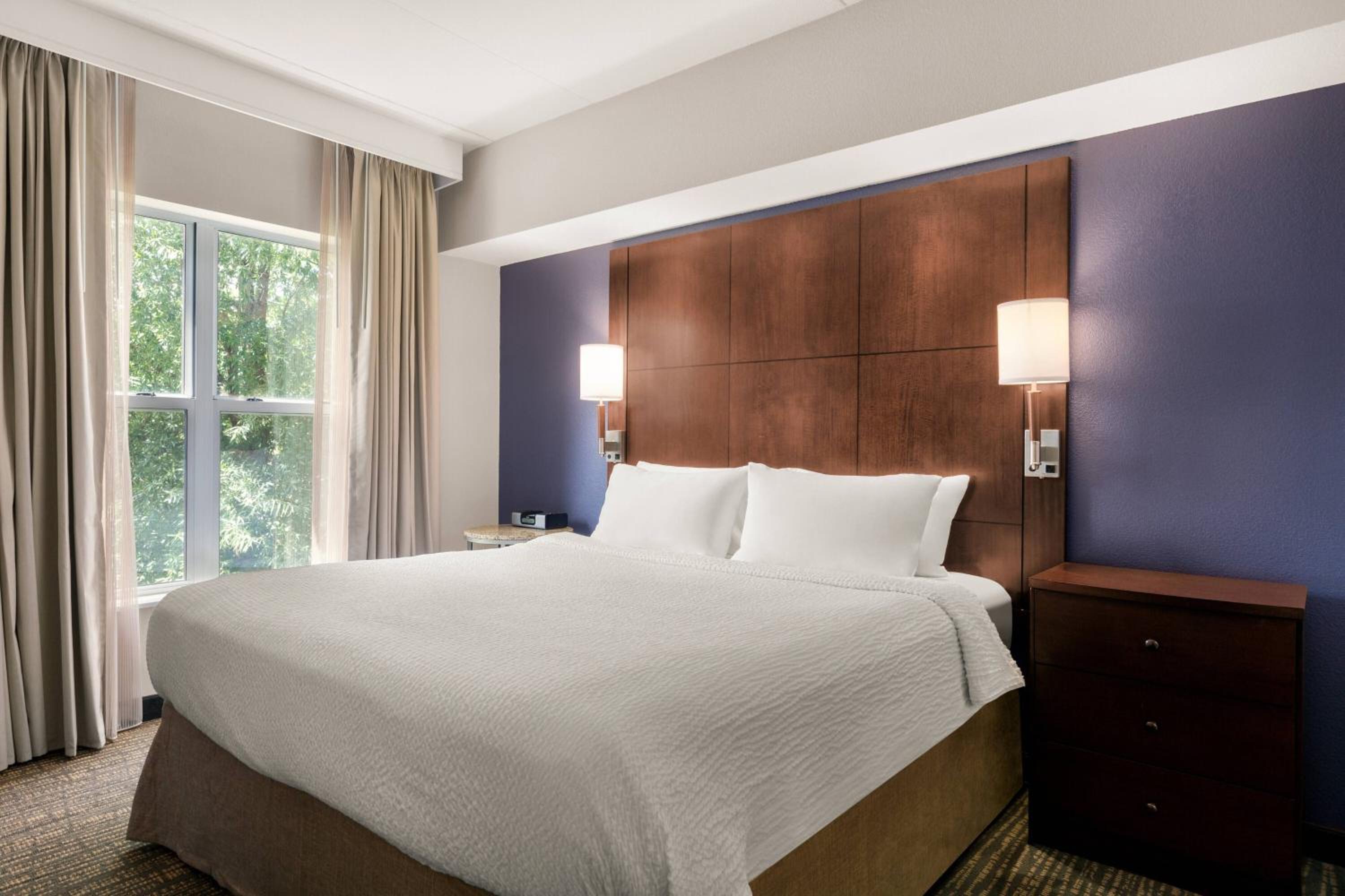 One-Bedroom King Suite with Sofa Bed - Photo 2