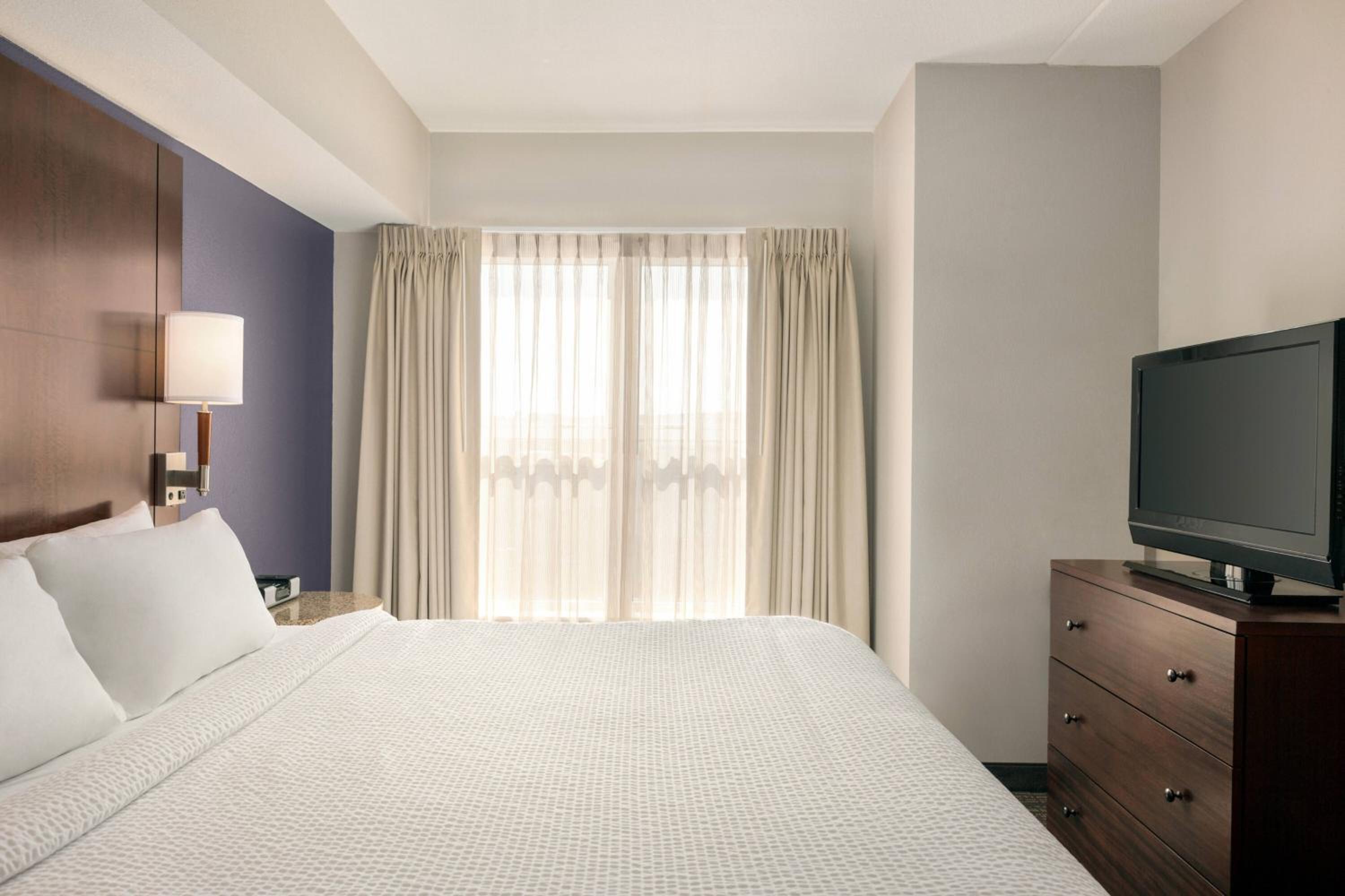 Two-Bedroom Suite - Photo 2