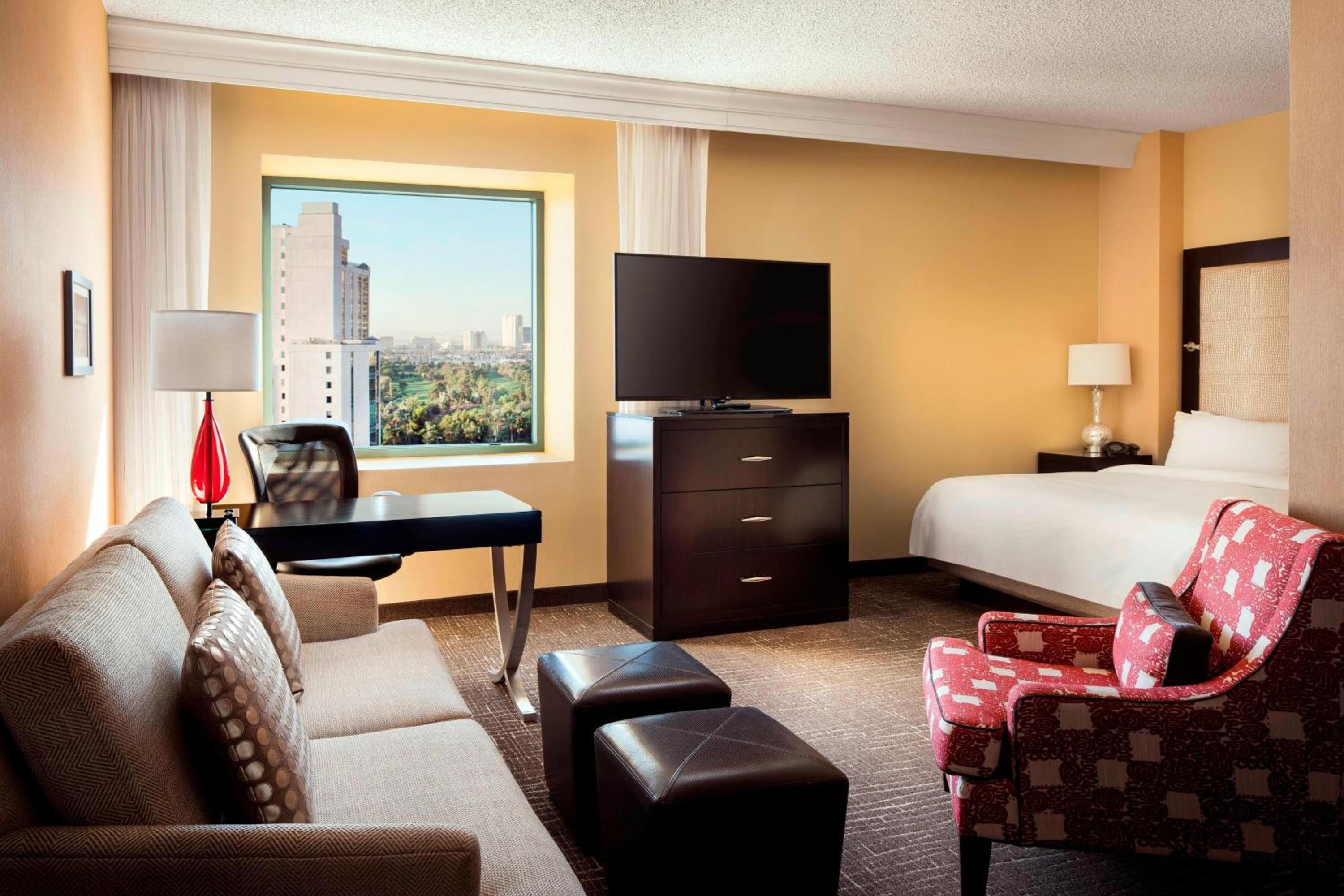 King Room - Non-Smoking - Photo 3