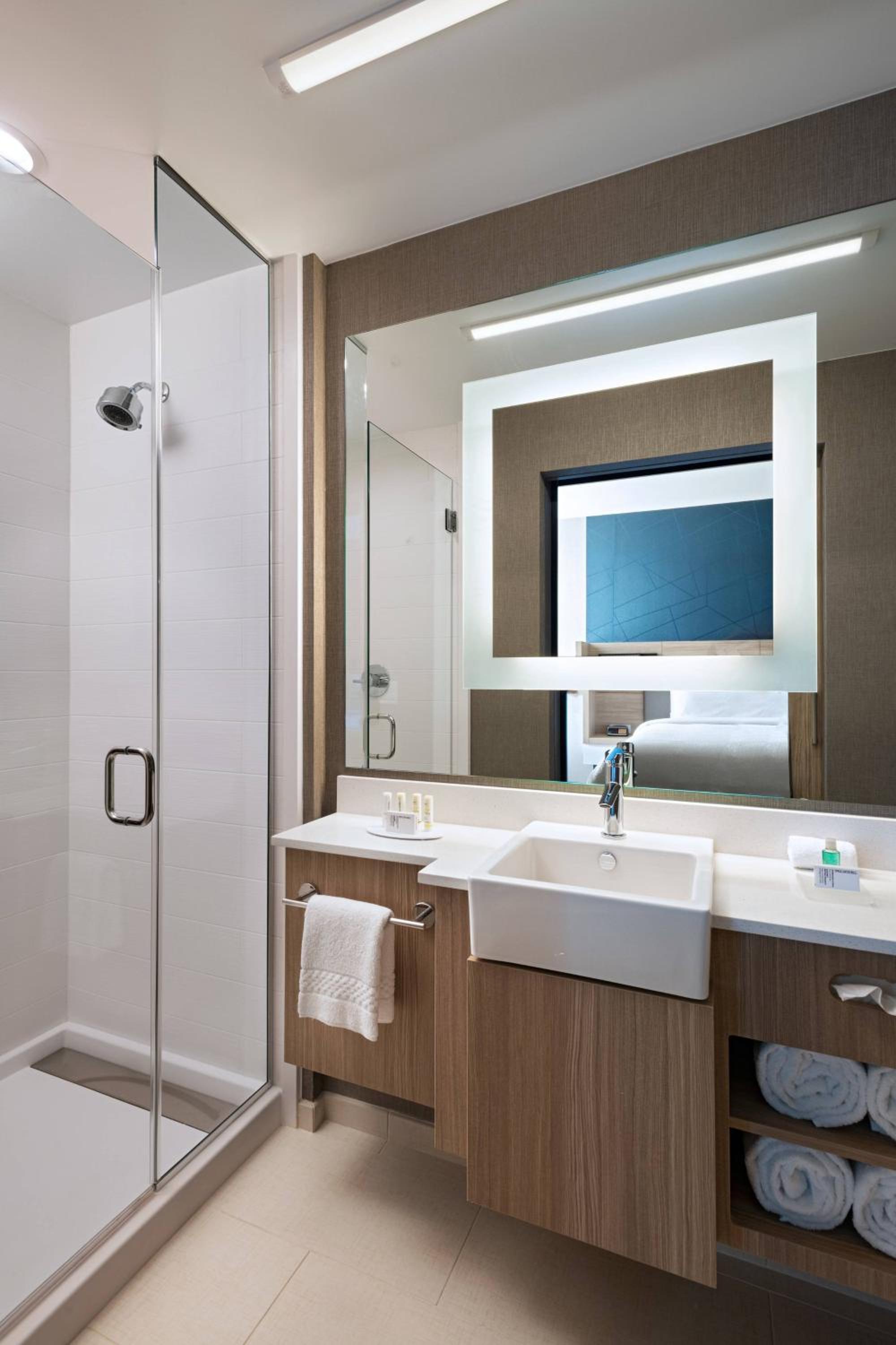 King Suite with Sofa Bed and Trundle Bed - Hearing Accessible - Photo 2
