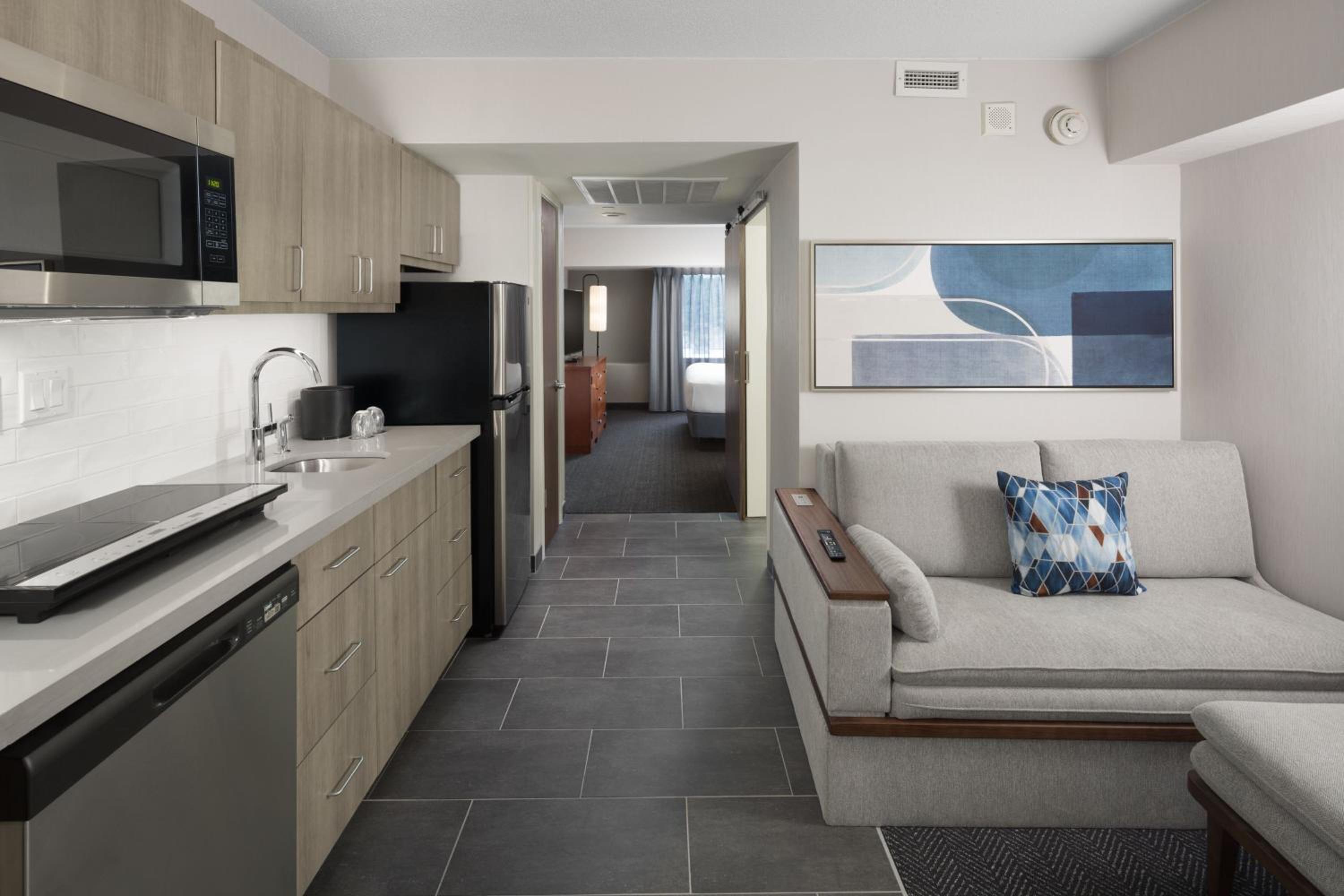 One-Bedroom King Suite - Photo 5