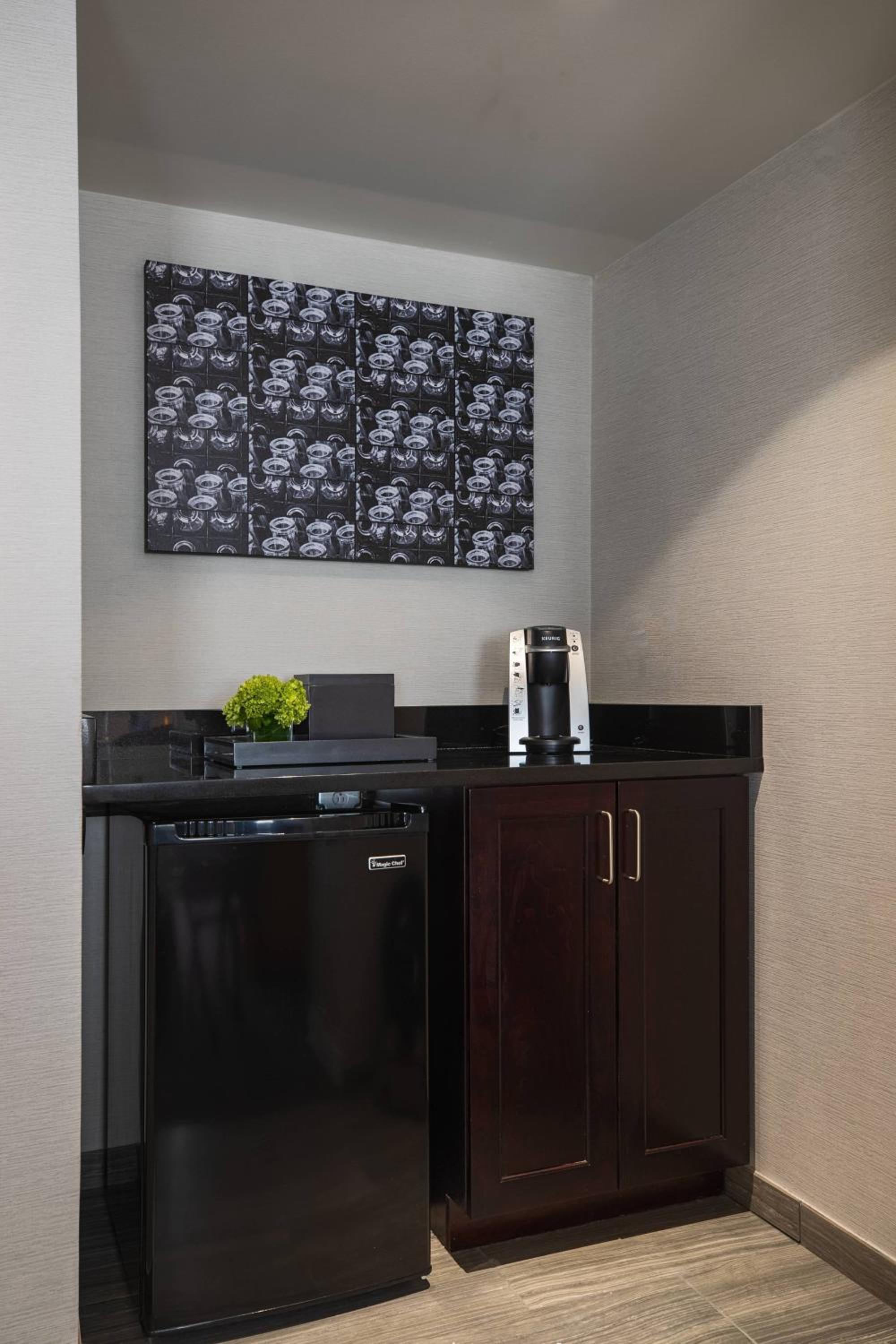 Studio King Bed Room - Photo 3