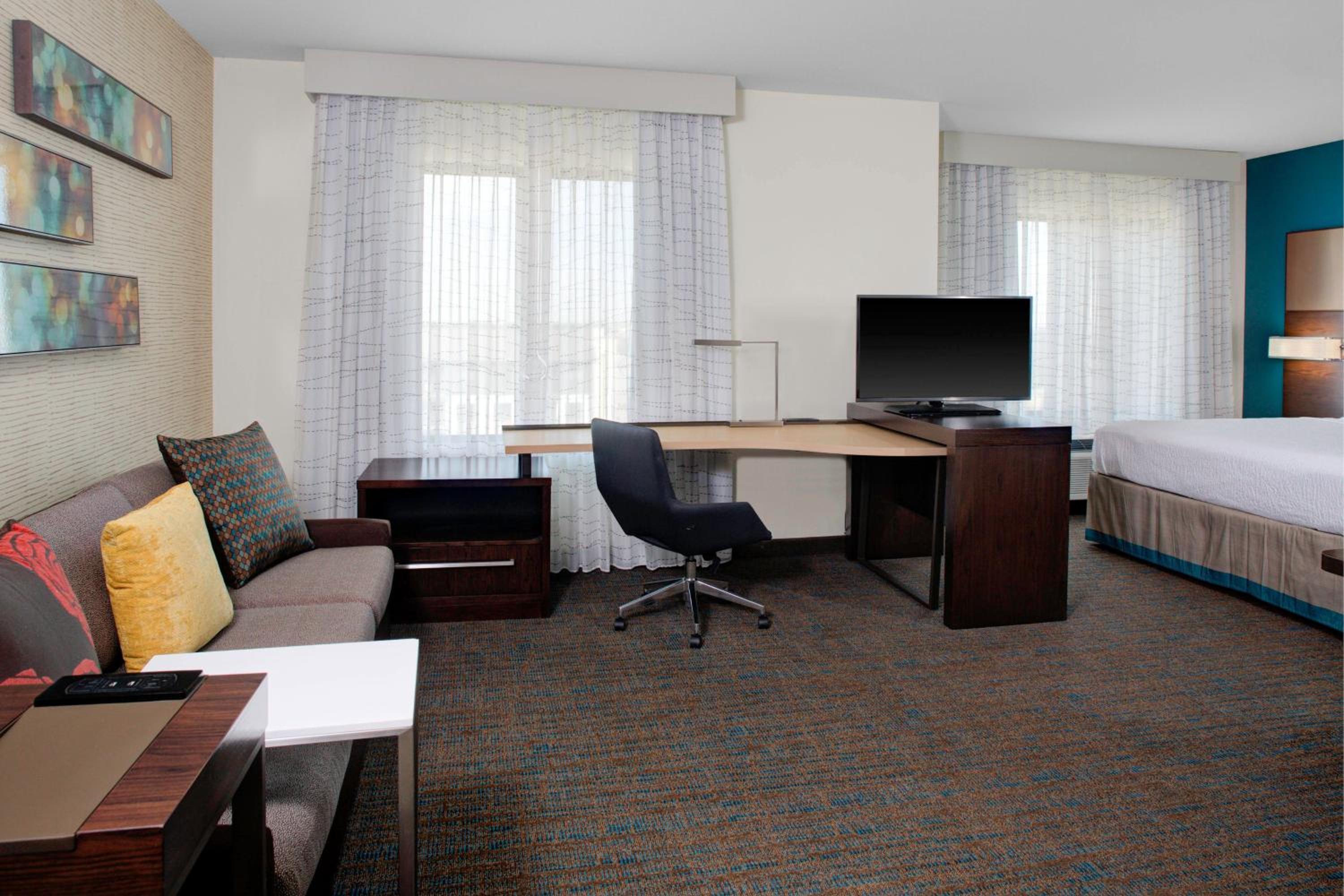 King Studio with Sofa Bed and Adapted Tub - Mobility Accessible photo 1