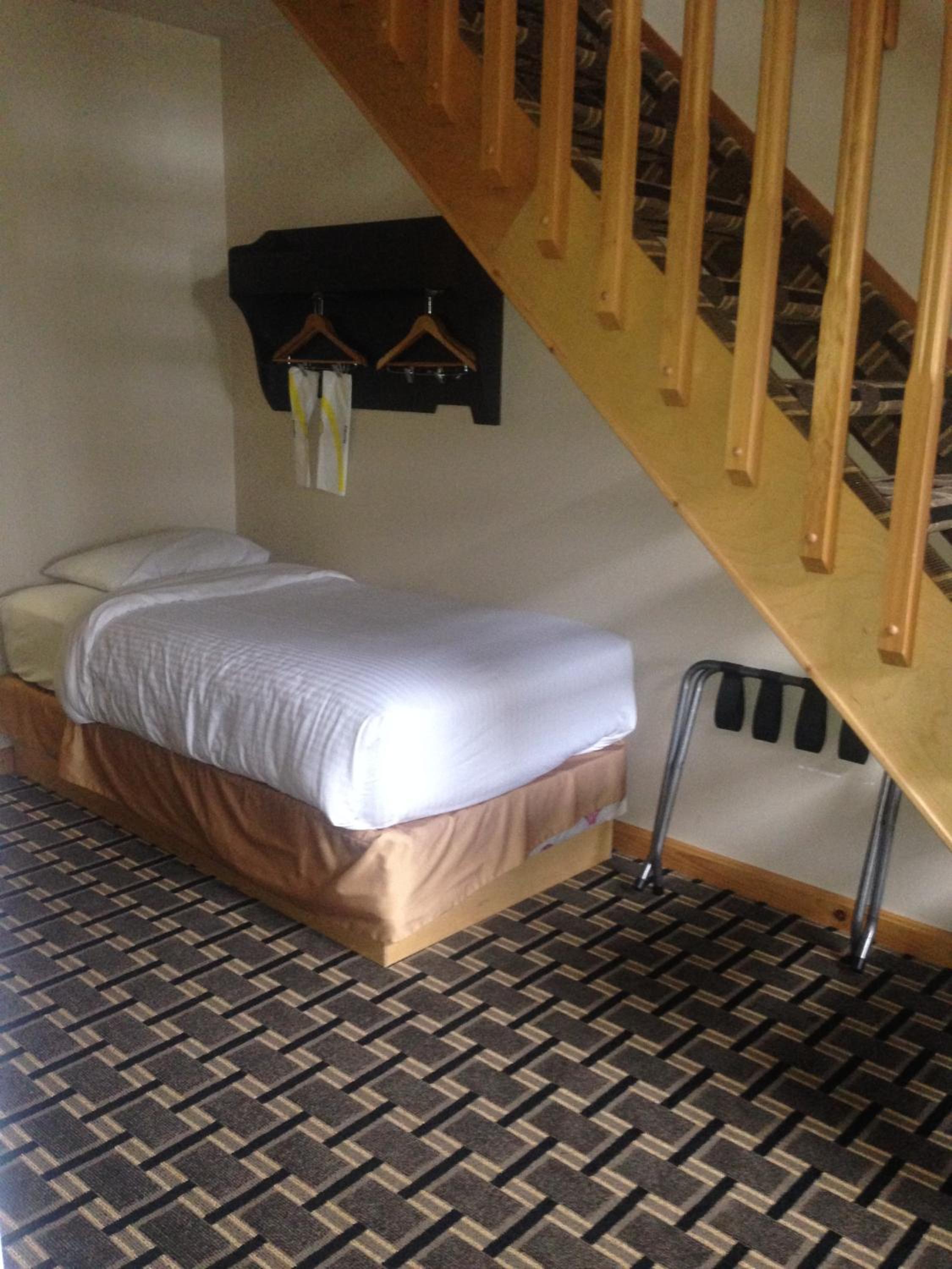 Queen Suite with Three Queen Beds - Non-Smoking