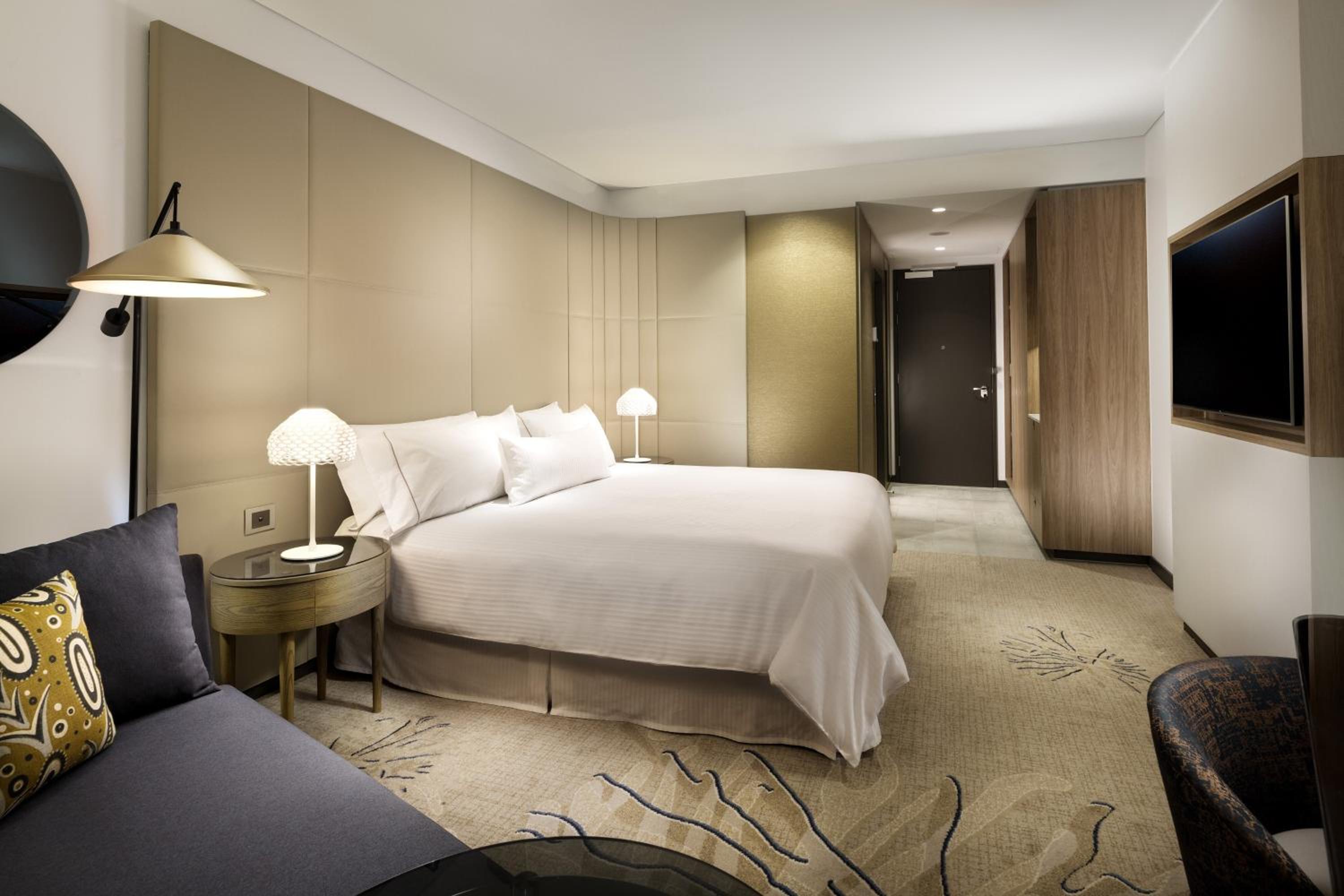 Westin King Room thumbnail 6