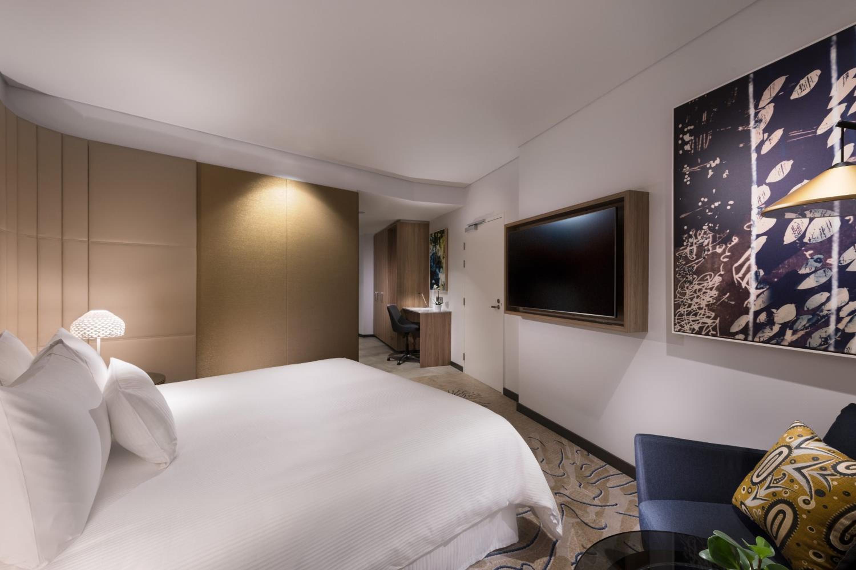 Premium King Room with City View