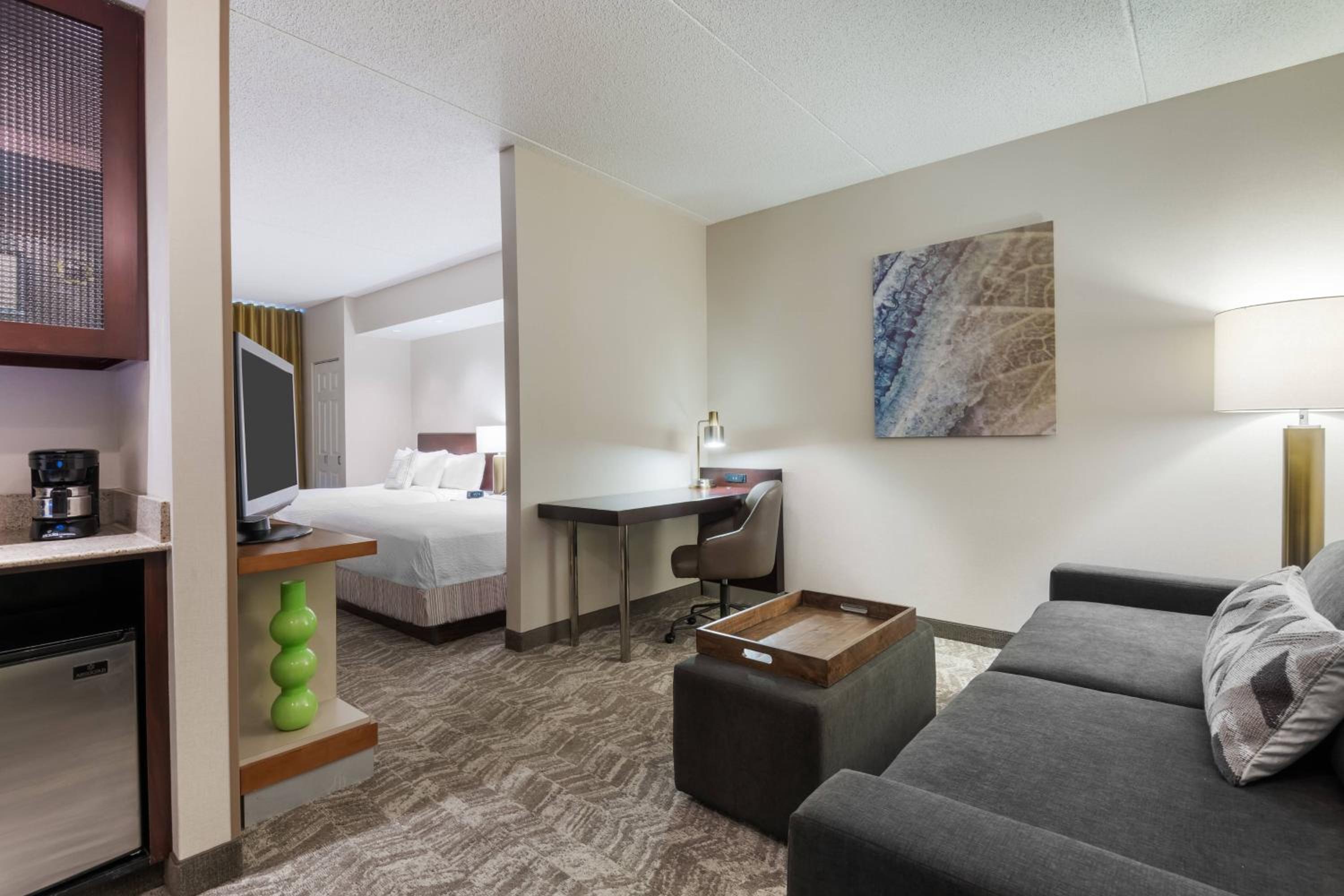 Queen Suite with Two Queen Beds - Photo 1