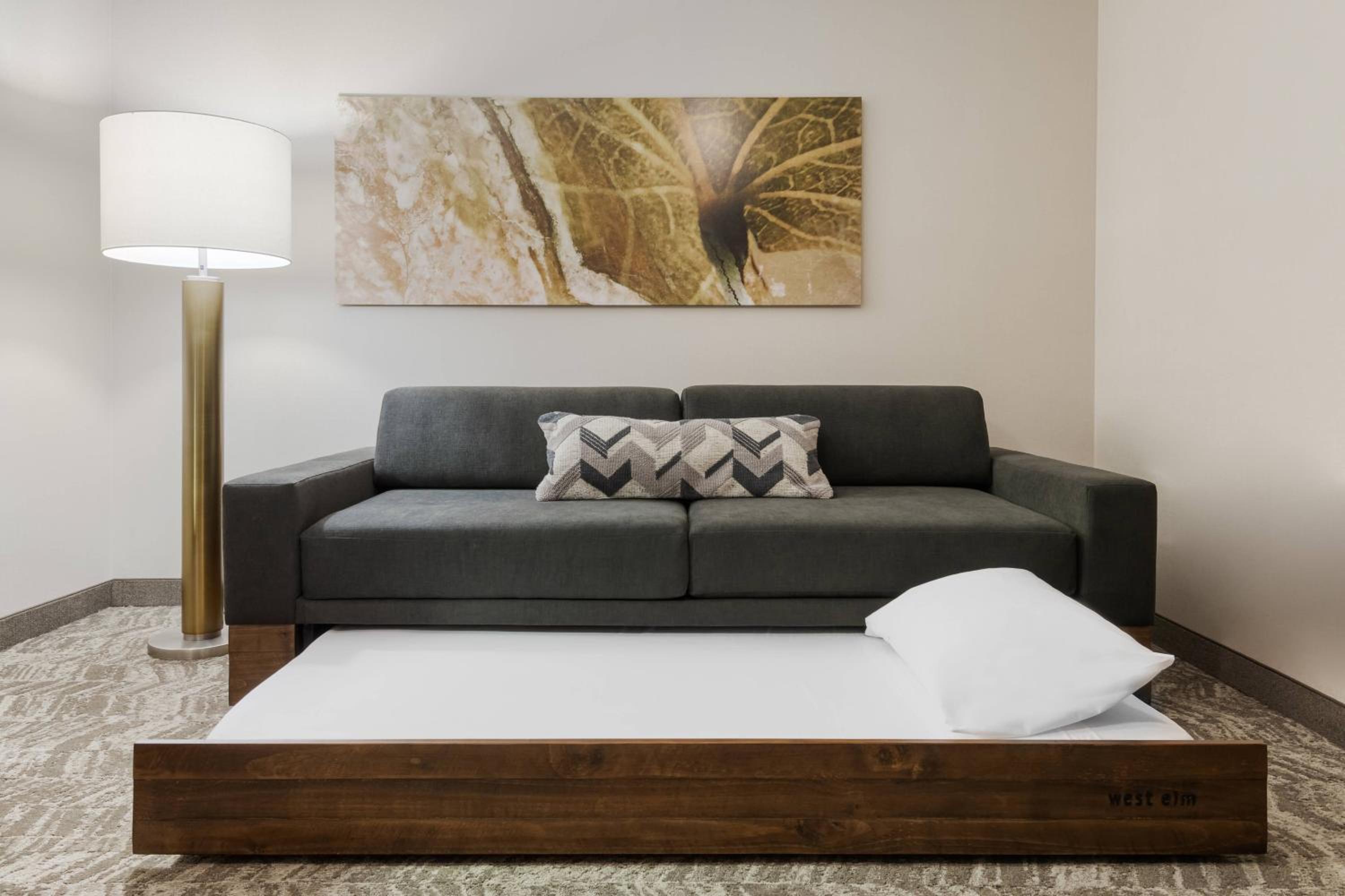 Queen Suite with Two Queen Beds - Photo 3