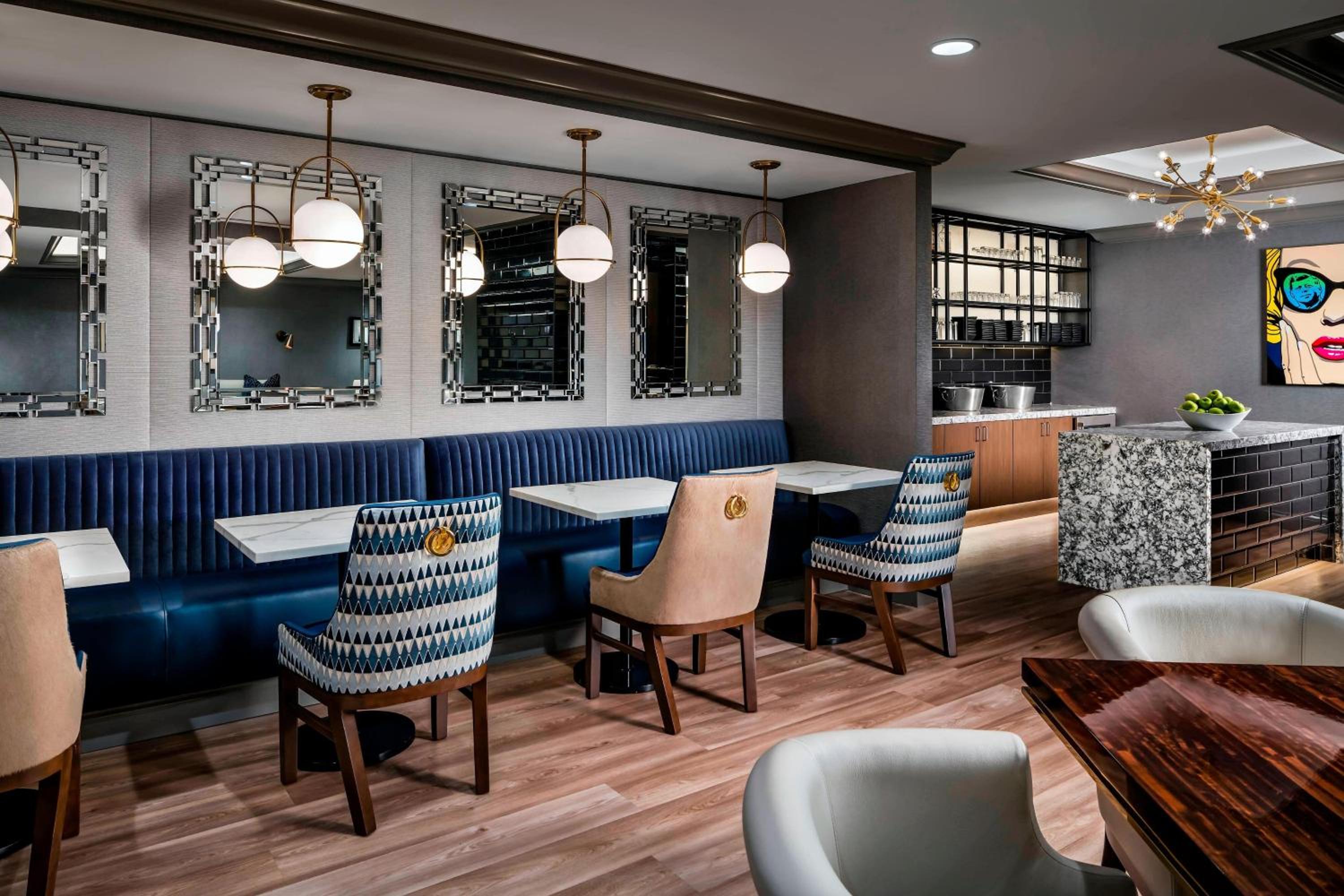 King Guest Room - Club Level