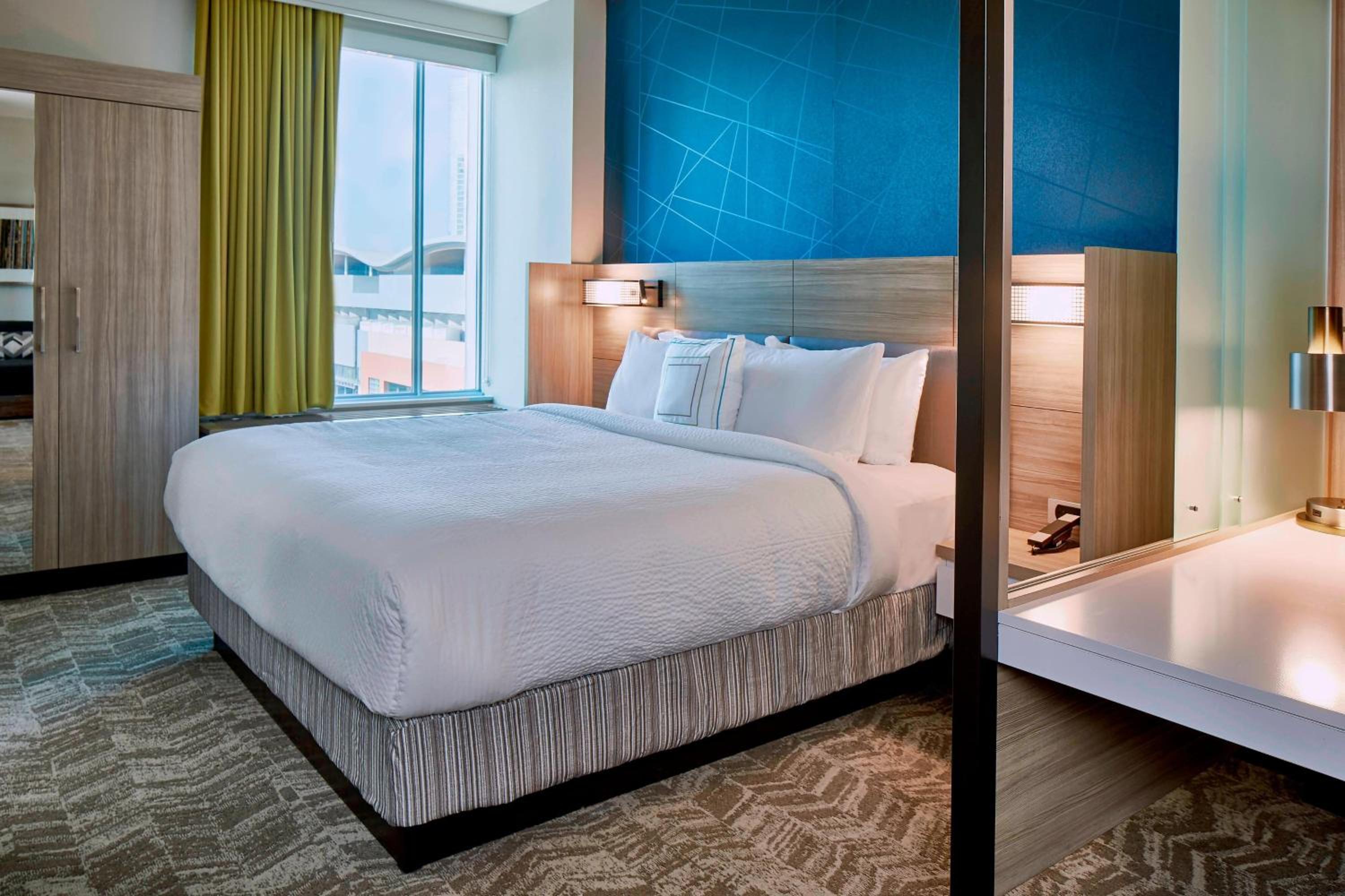 King Suite with Trundle Bed - Hearing Accessible photo 3