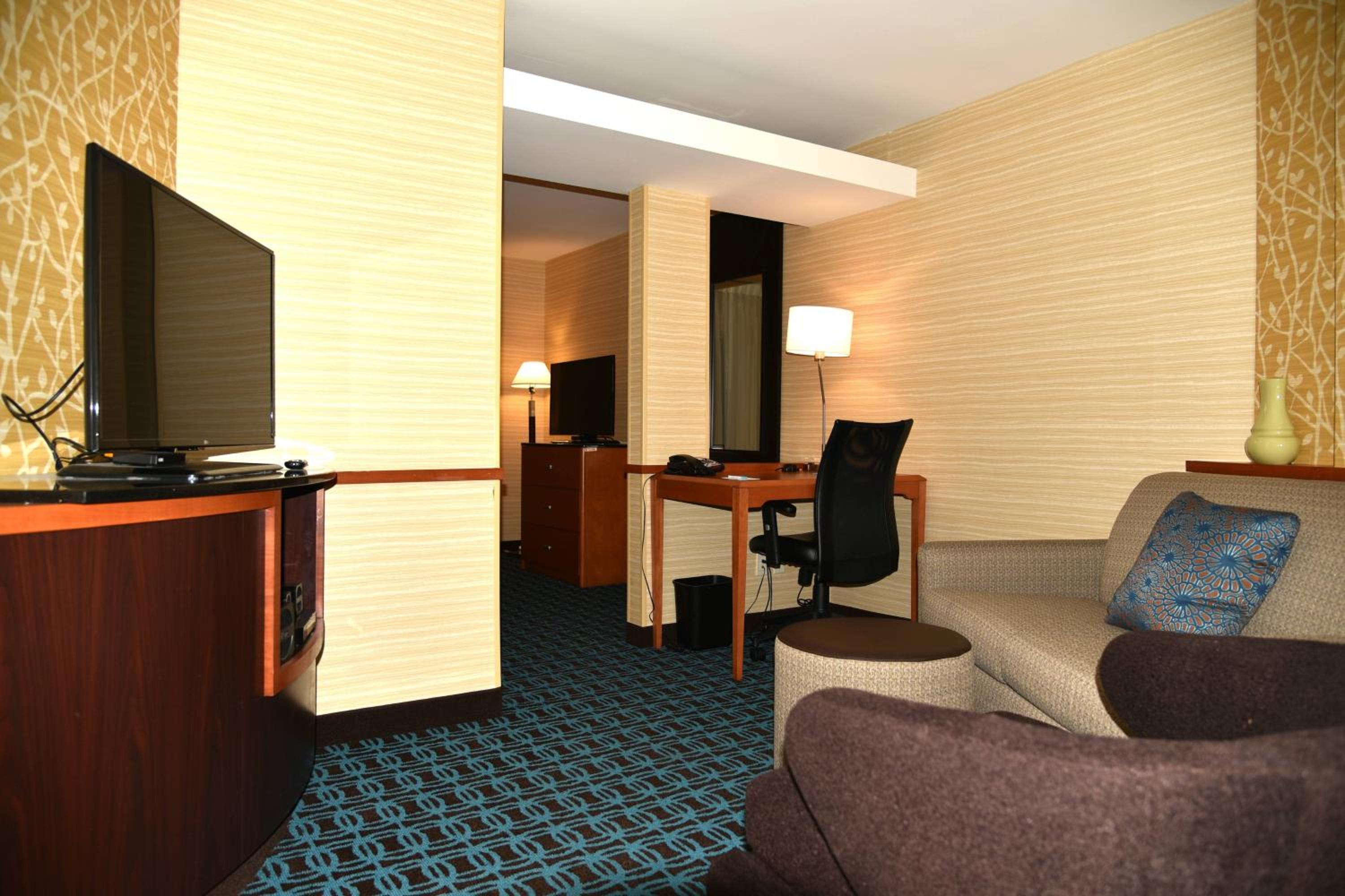 One Bedroom Suite, 1 Bedroom Suite, 1 King, Sofa bed - Photo 2