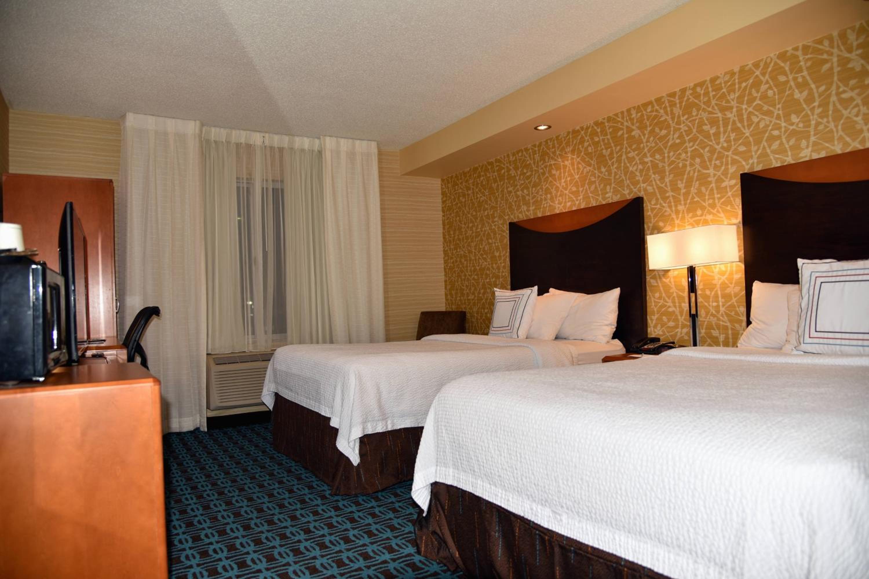 Queen Room with Two Queen Beds - Photo 1