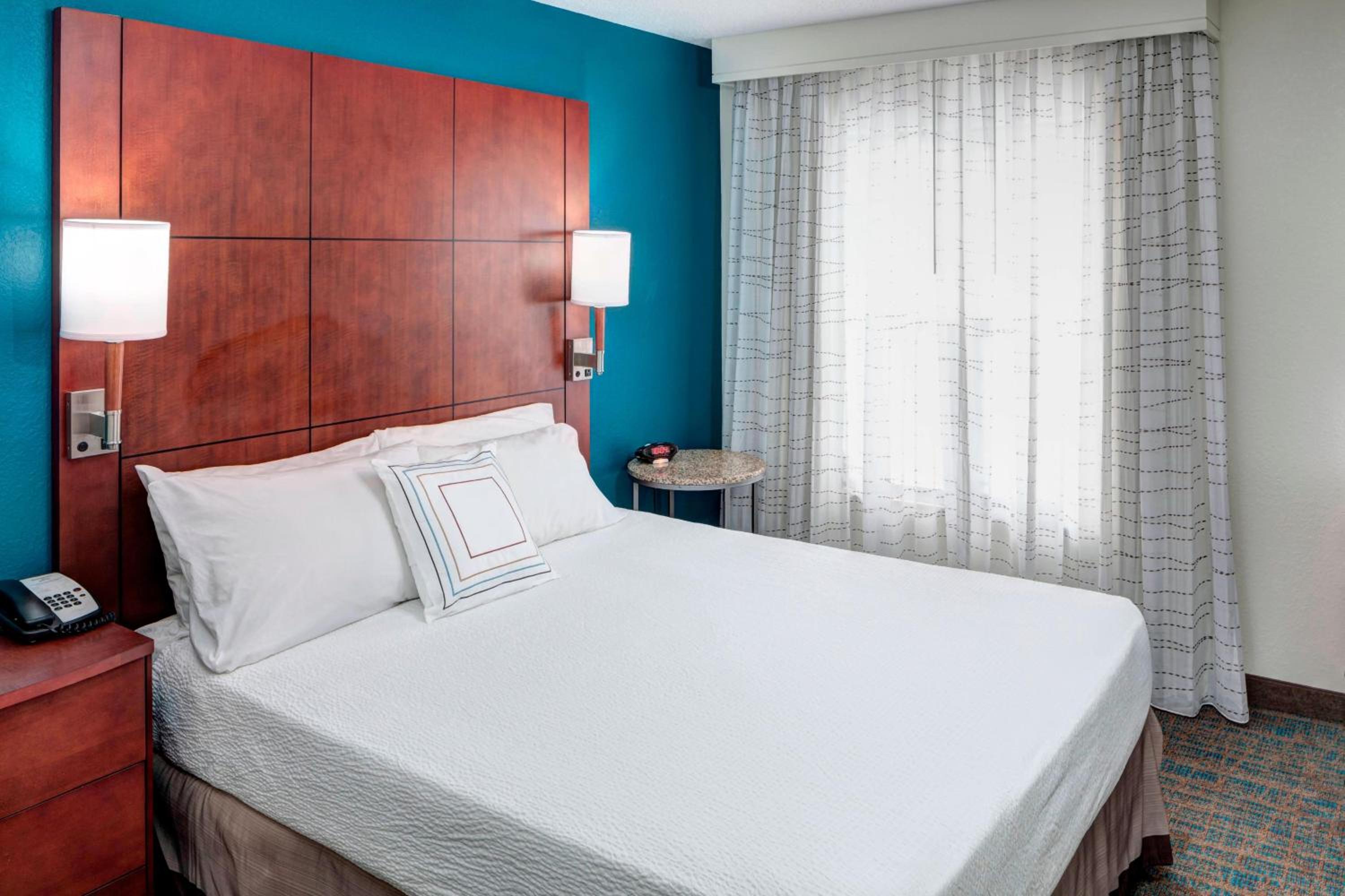 One-Bedroom King Suite with Sofa Bed - Photo 3