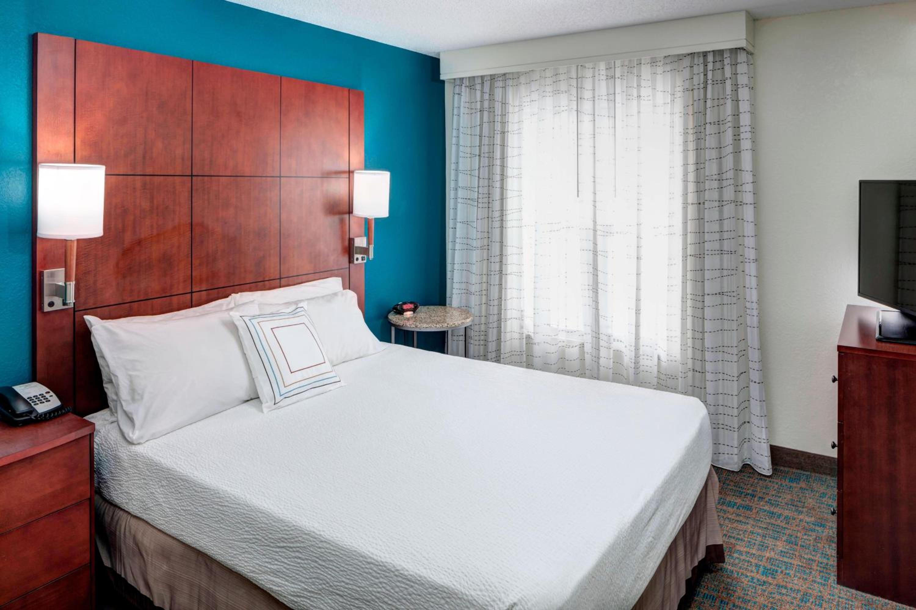 Two-Bedroom Suite - Photo 5