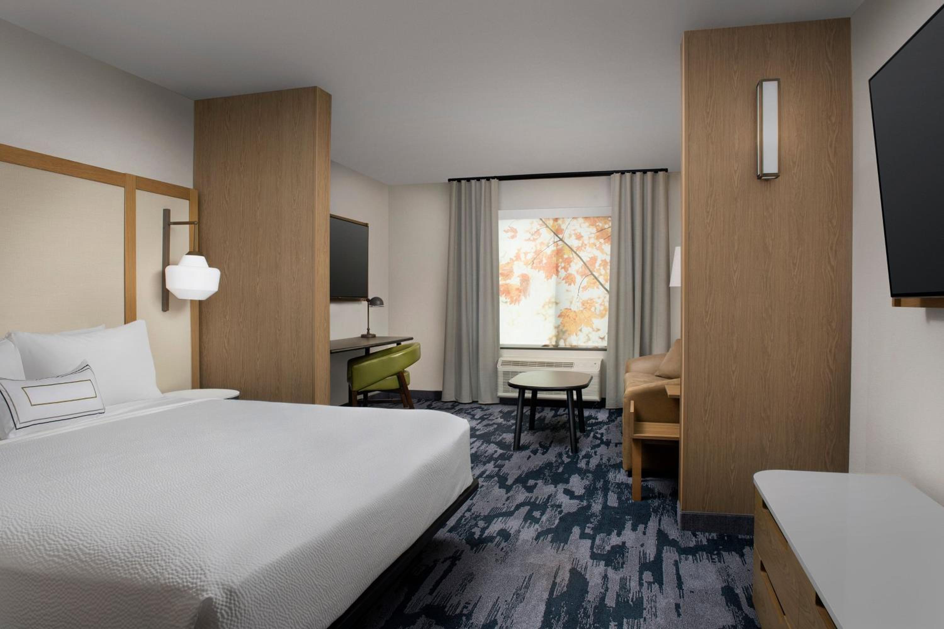 Executive King Suite with Sofa Bed photo 2