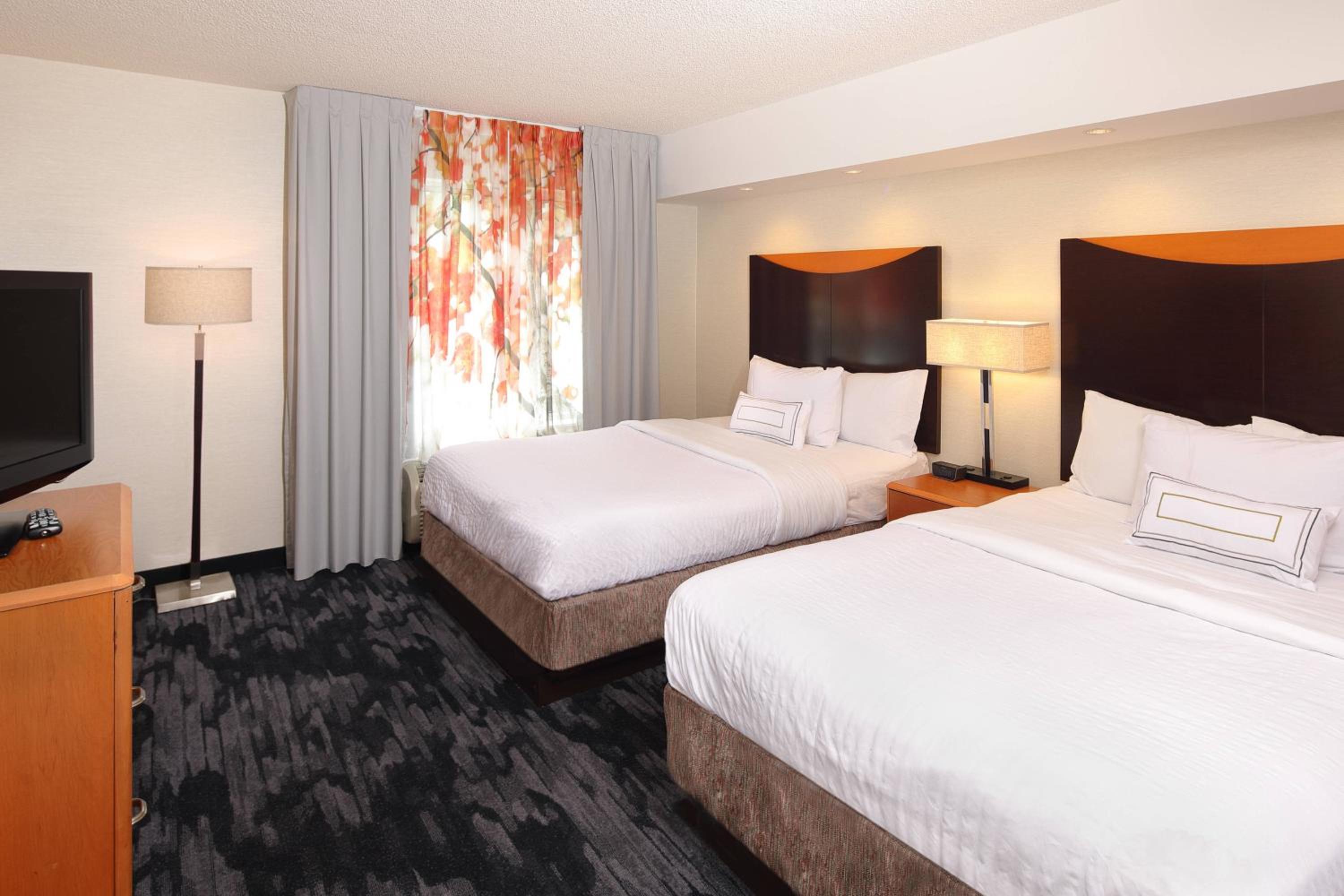 Executive Suite, 2 Queen, Sofa bed (Mobility &amp; Hearing Accessible w/ Tub) photo 1