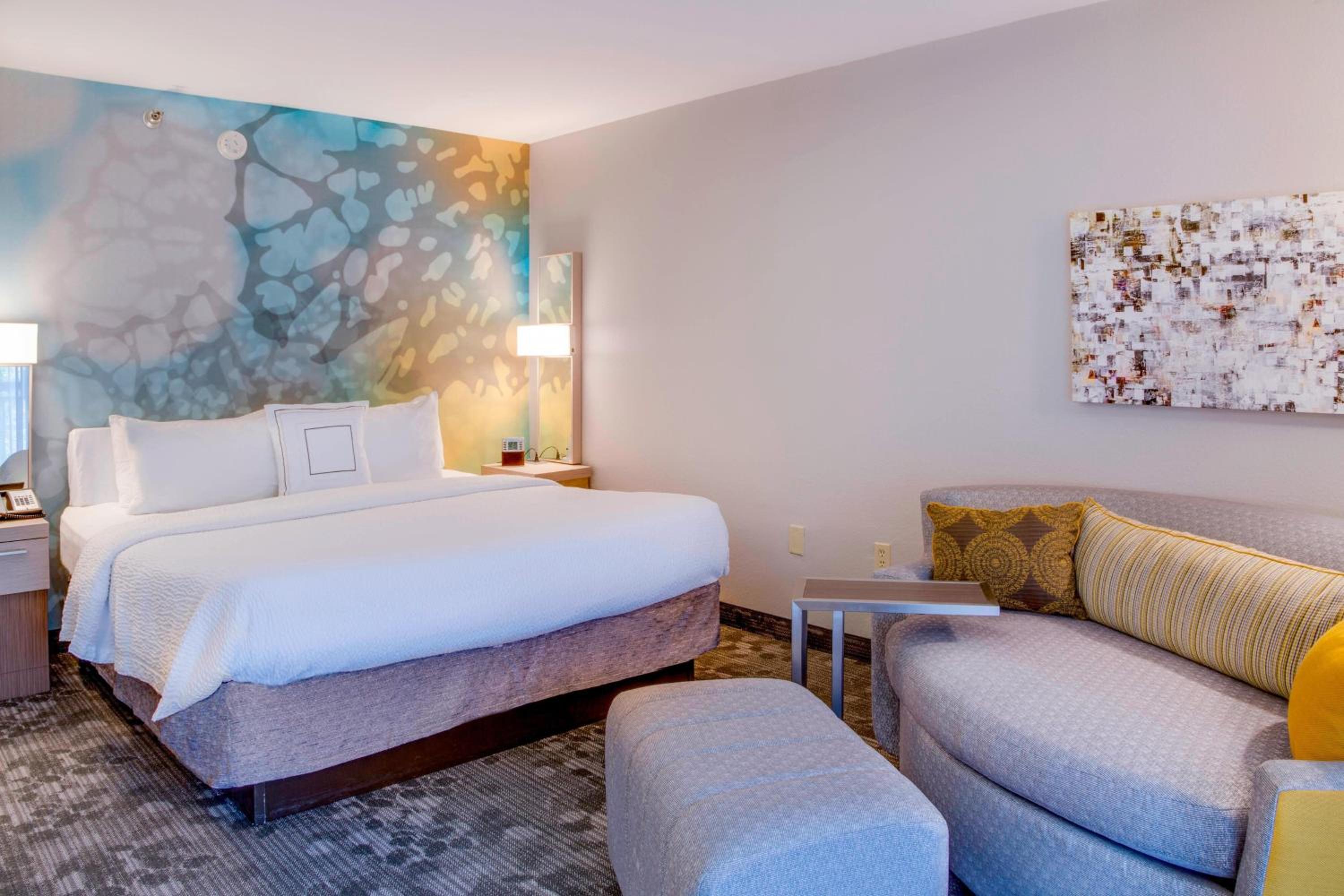 King Room with Sofa Bed - Photo 2