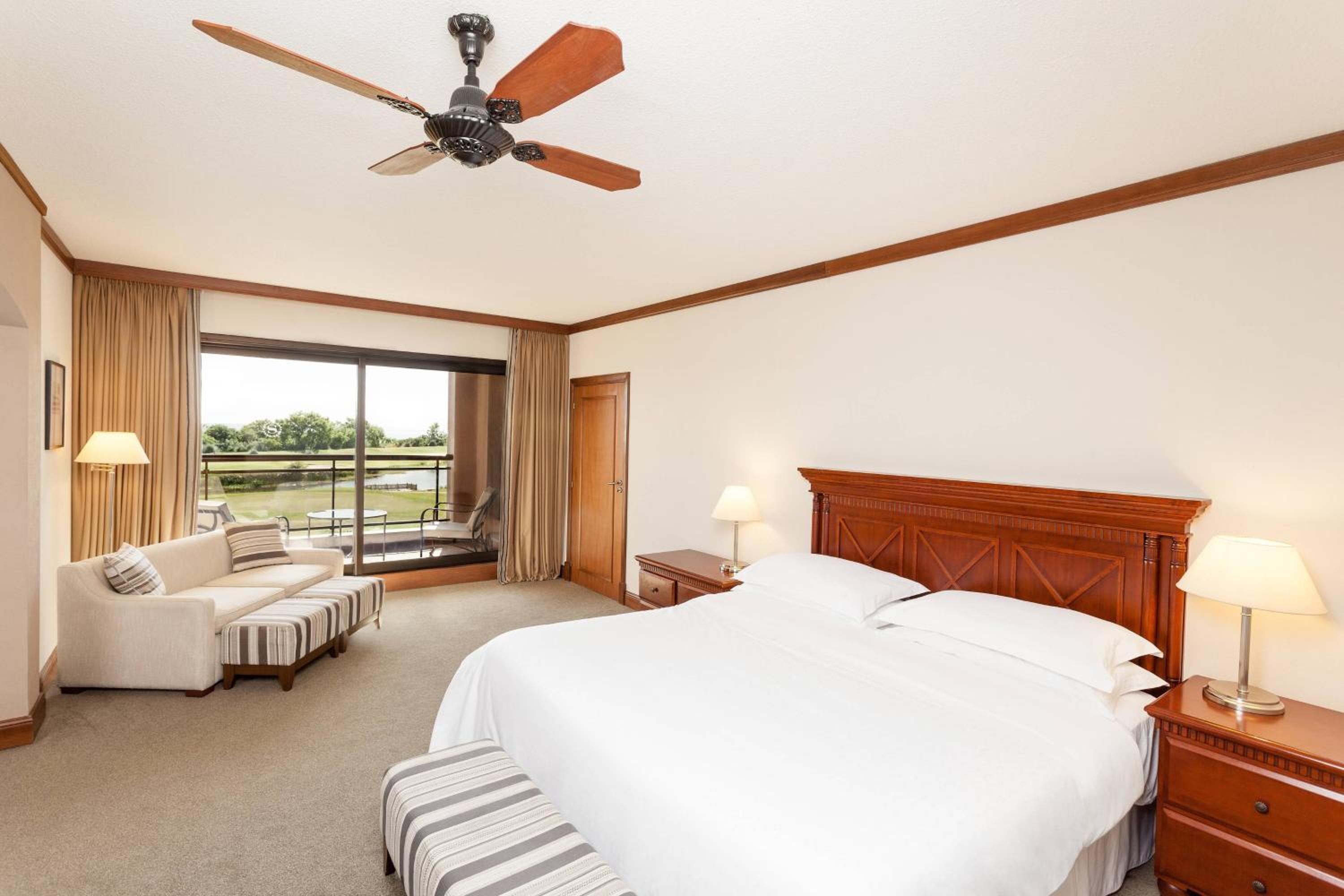Junior Suite, 1 King, River view, Balcony - Photo 1