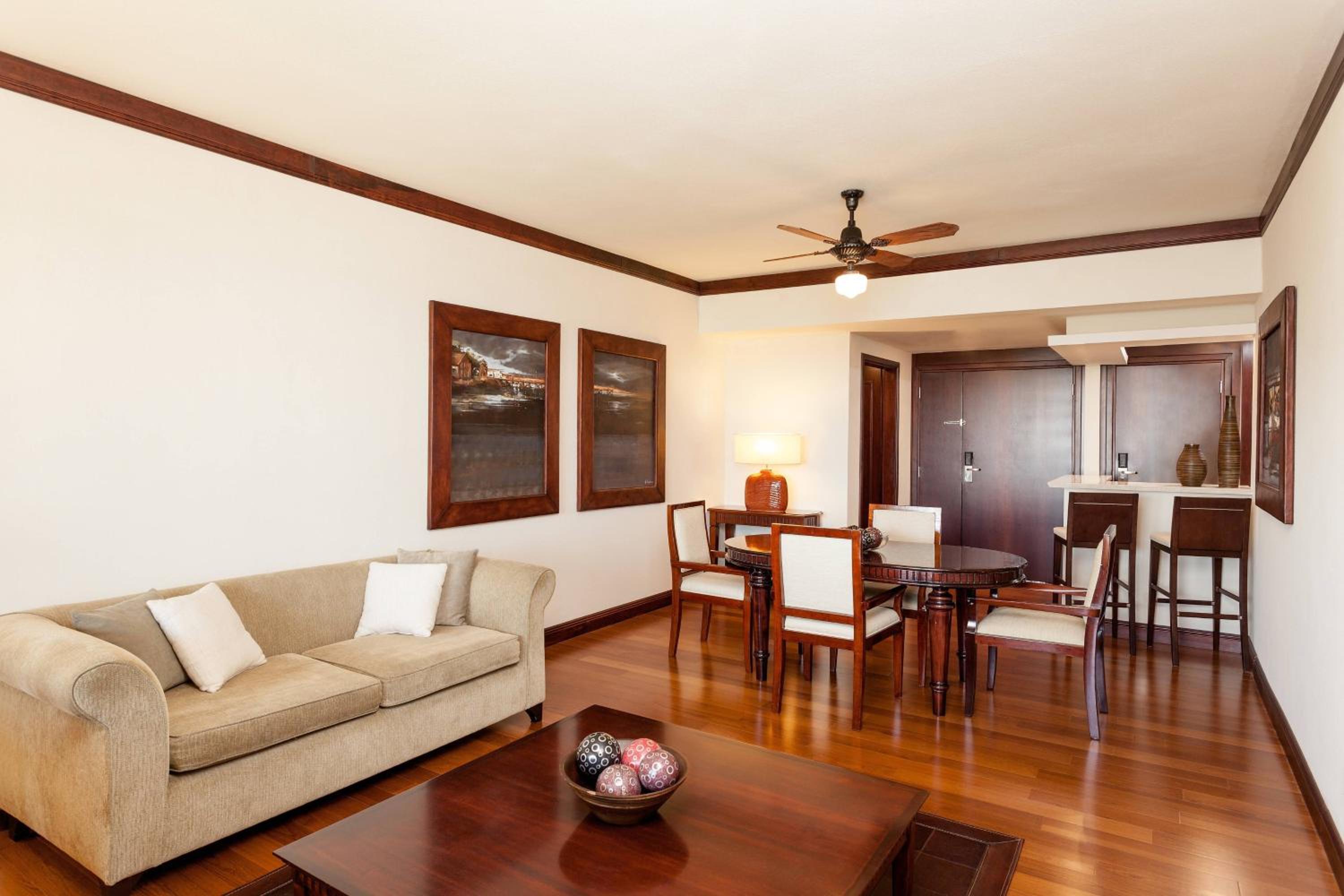 Larger Suite, 1 King, River view, Balcony - Photo 3