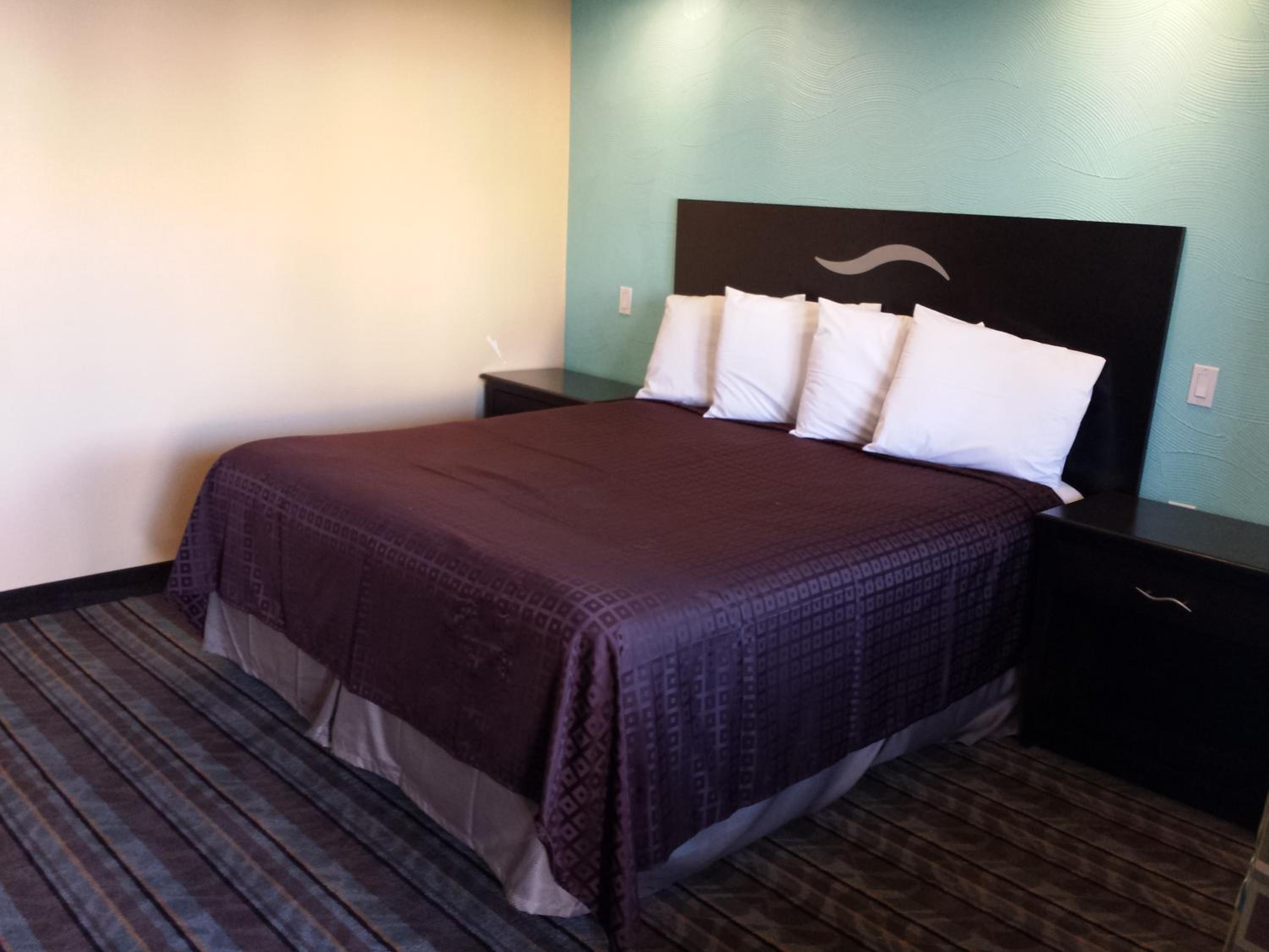 King Room - Non-Smoking - Photo 6