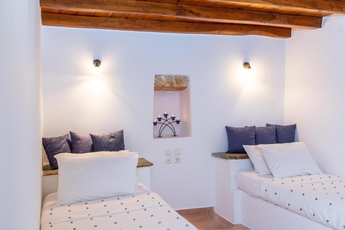 Three-Bedroom Villa photo 3