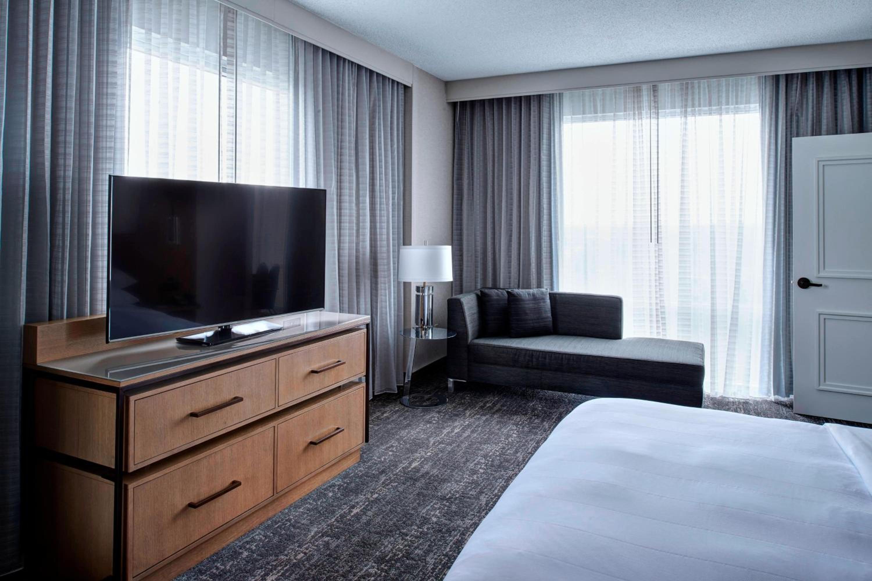 One-Bedroom King Suite