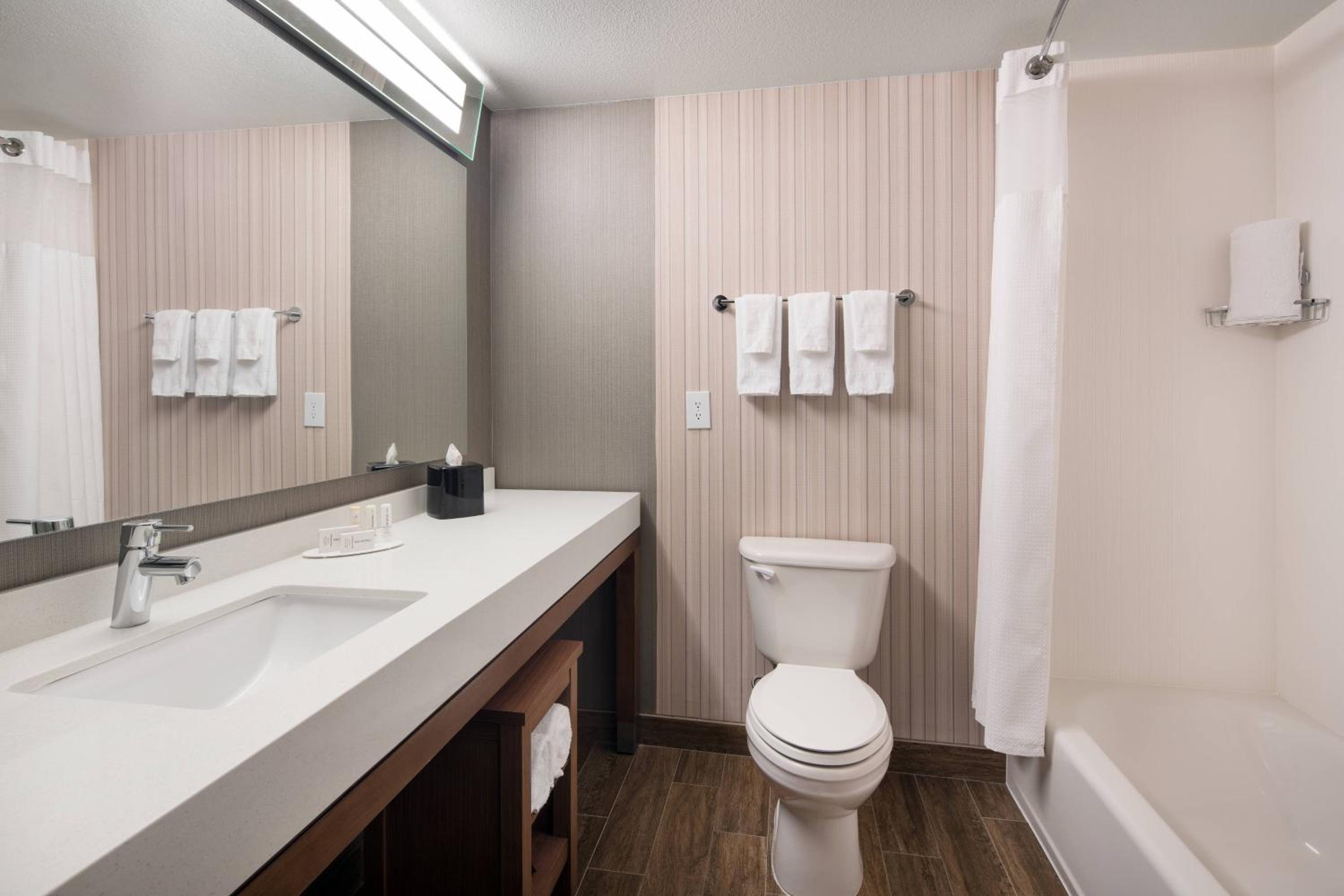 Junior Suite, 1 Bedroom, 1 King Bed - Photo 5