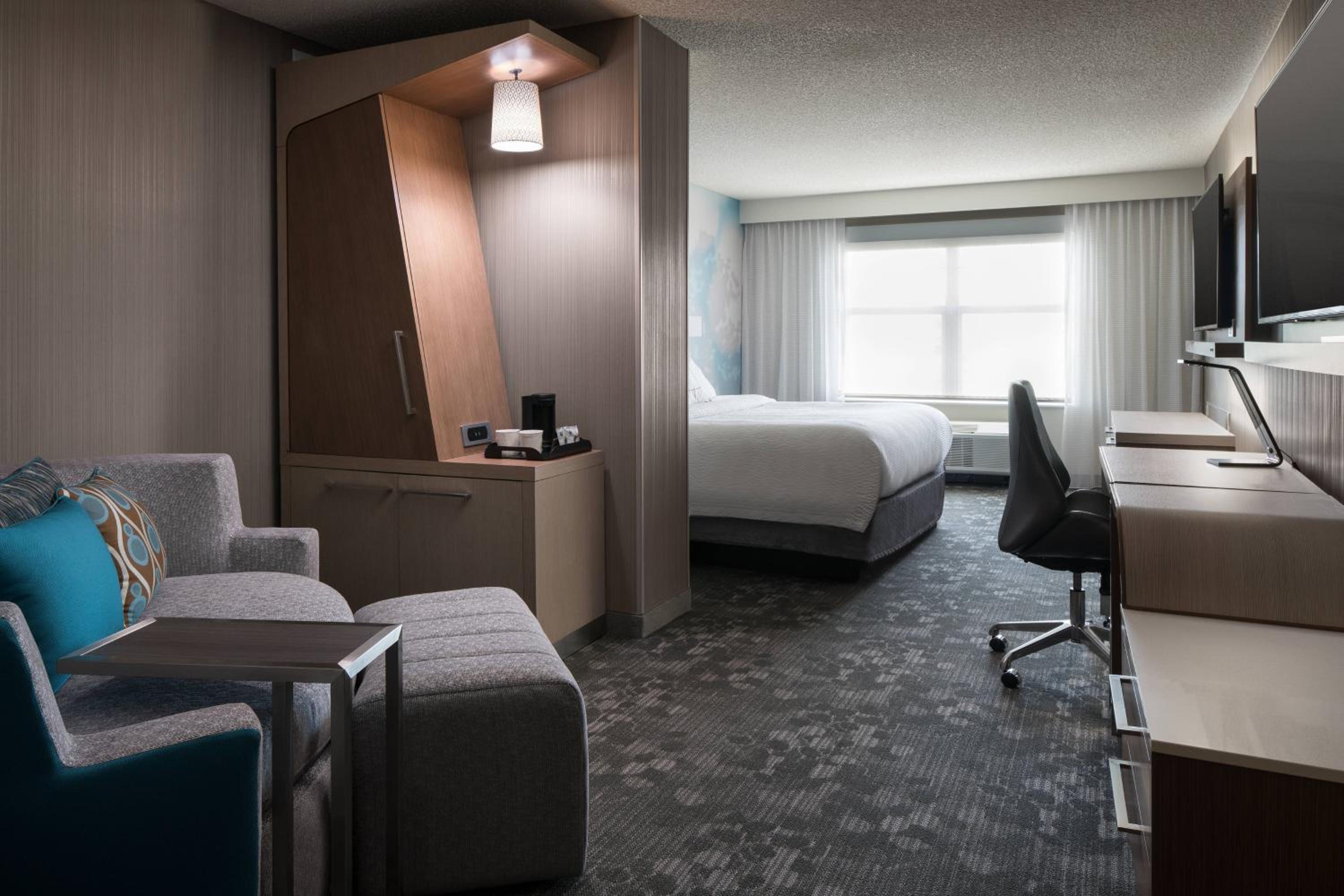 Deluxe King Room - Photo 1