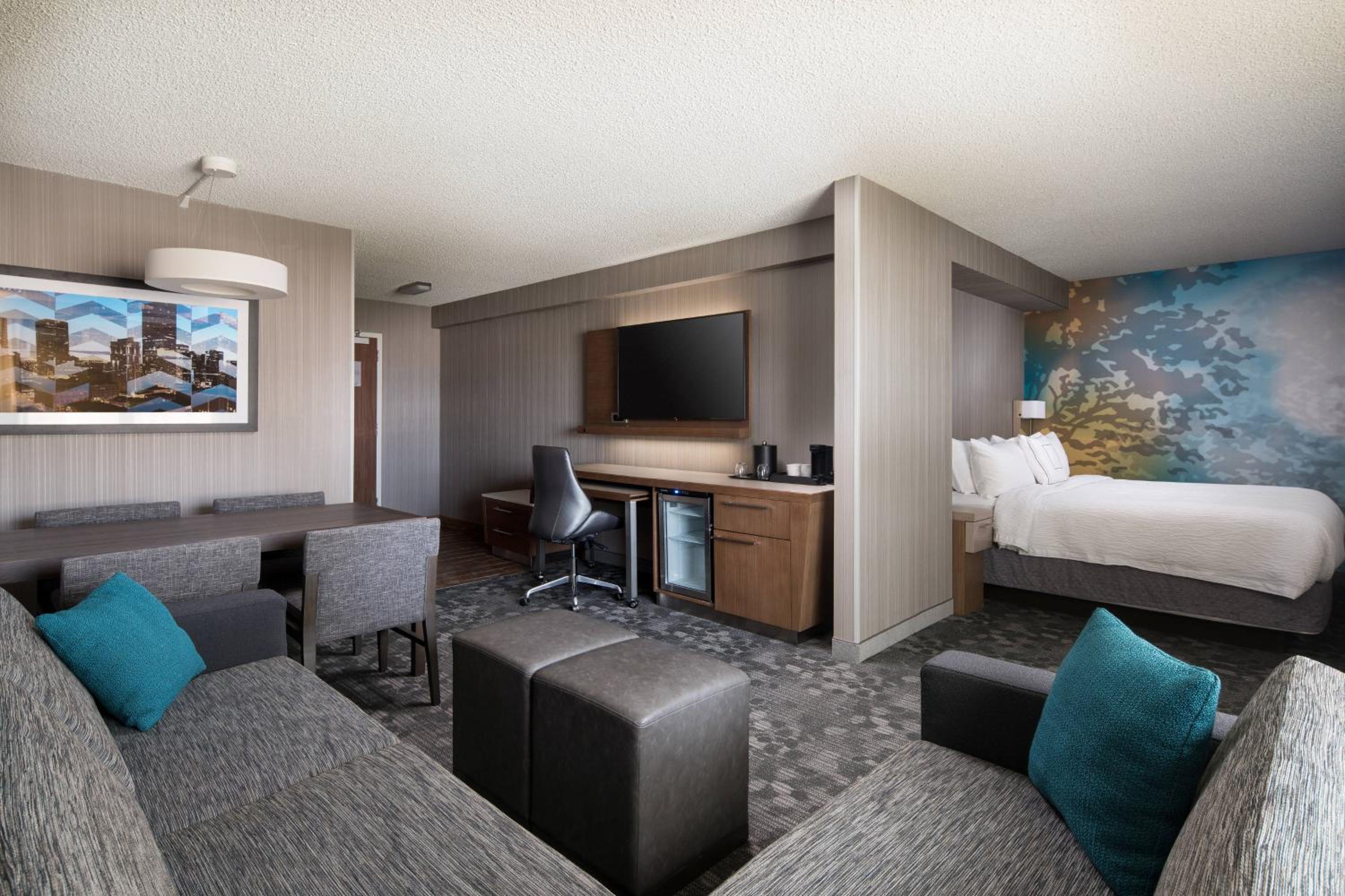 King Suite with Sofa Bed - Photo 4