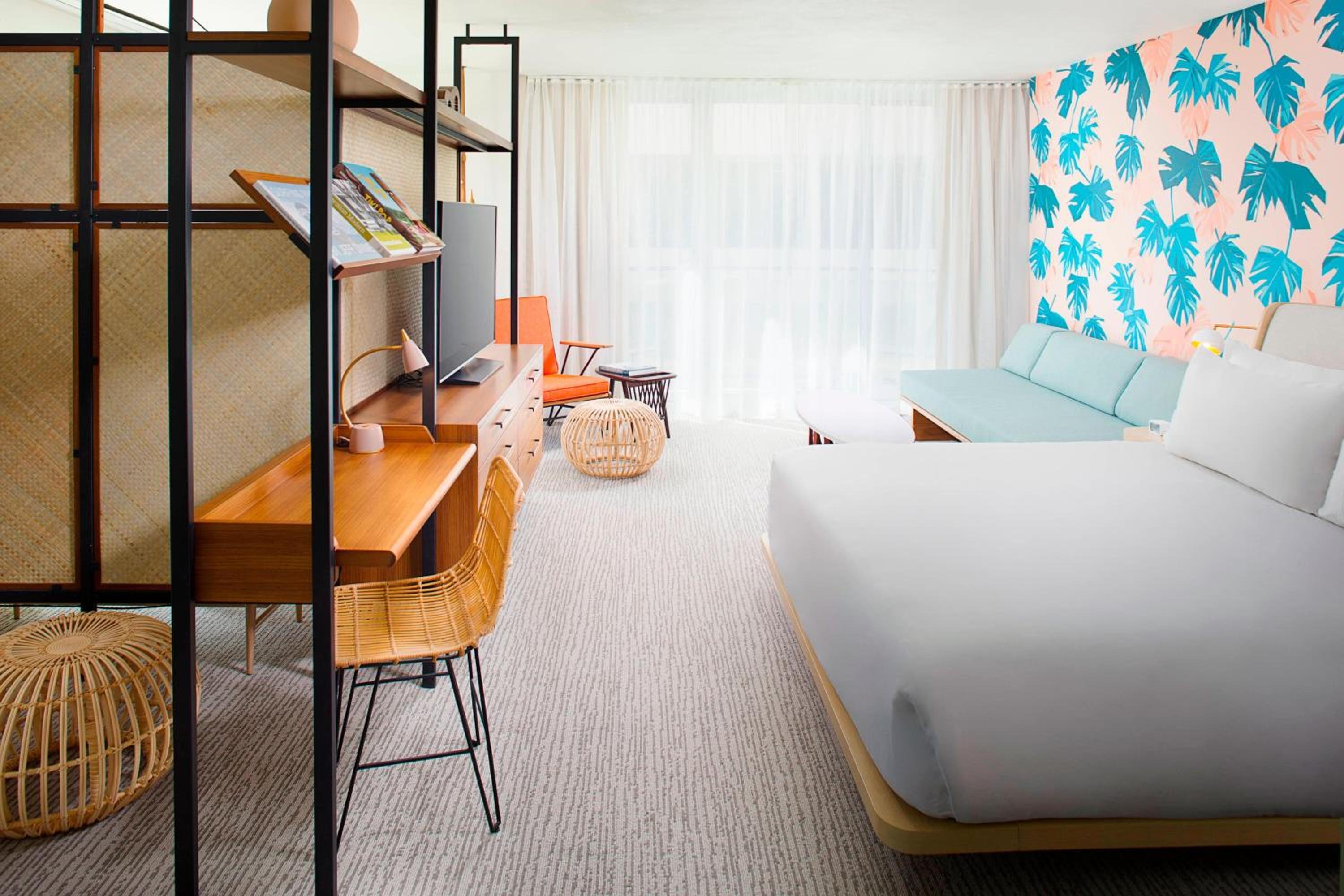 Deluxe Room, 1 King Bed, Balcony