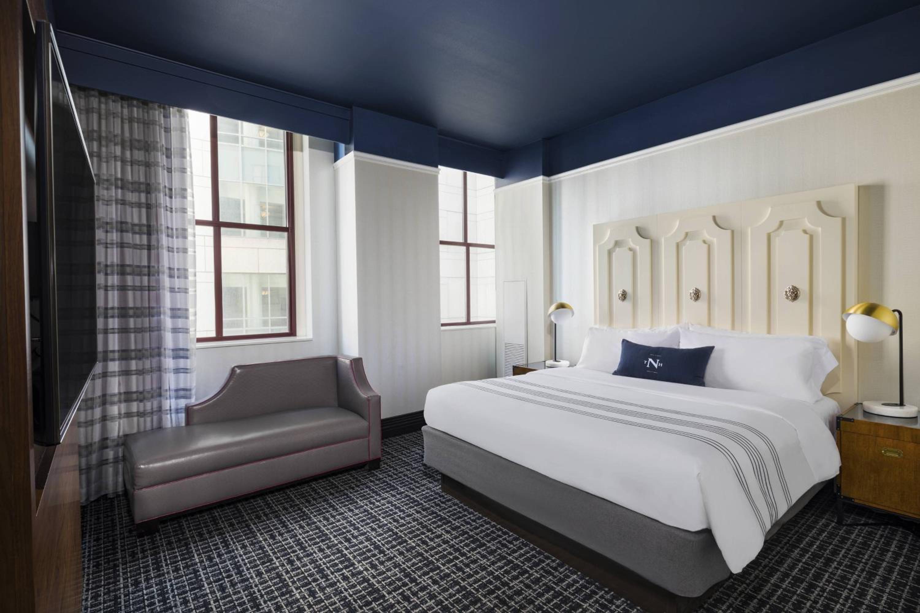 One Bedroom Suite, 1 Bedroom Suite, 1 King, Sofa bed - Photo 2