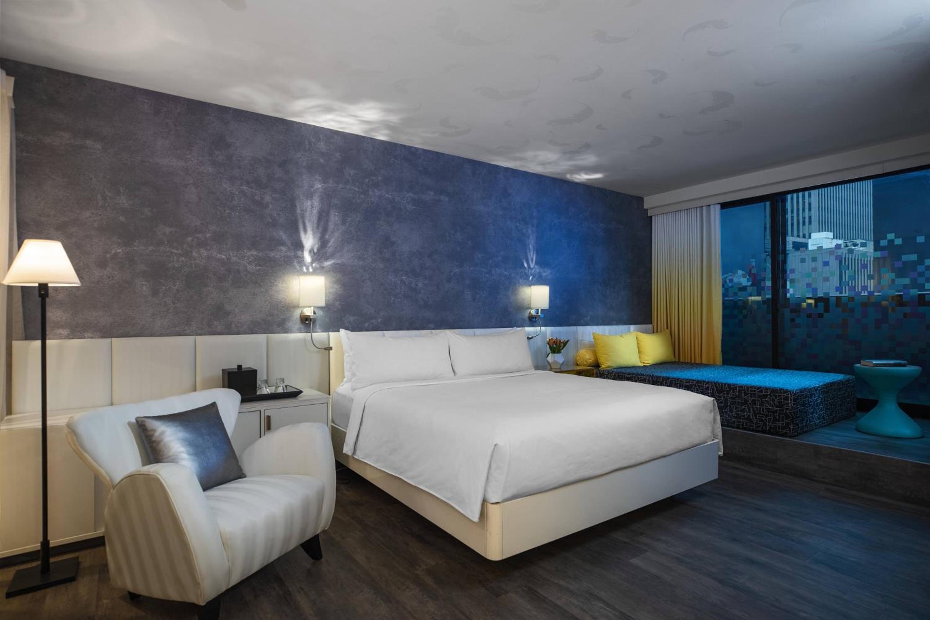 Times Square Terrace Room with King Bed and Balcony thumbnail 6