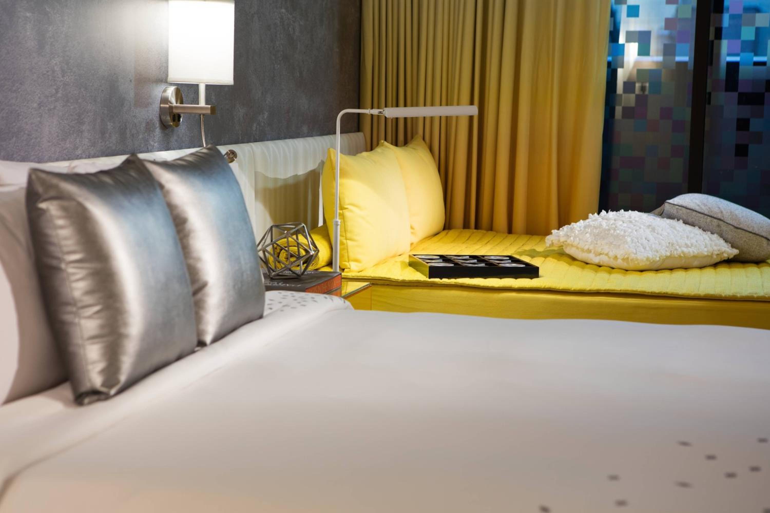 Times Square Terrace Room with King Bed and Balcony thumbnail 5