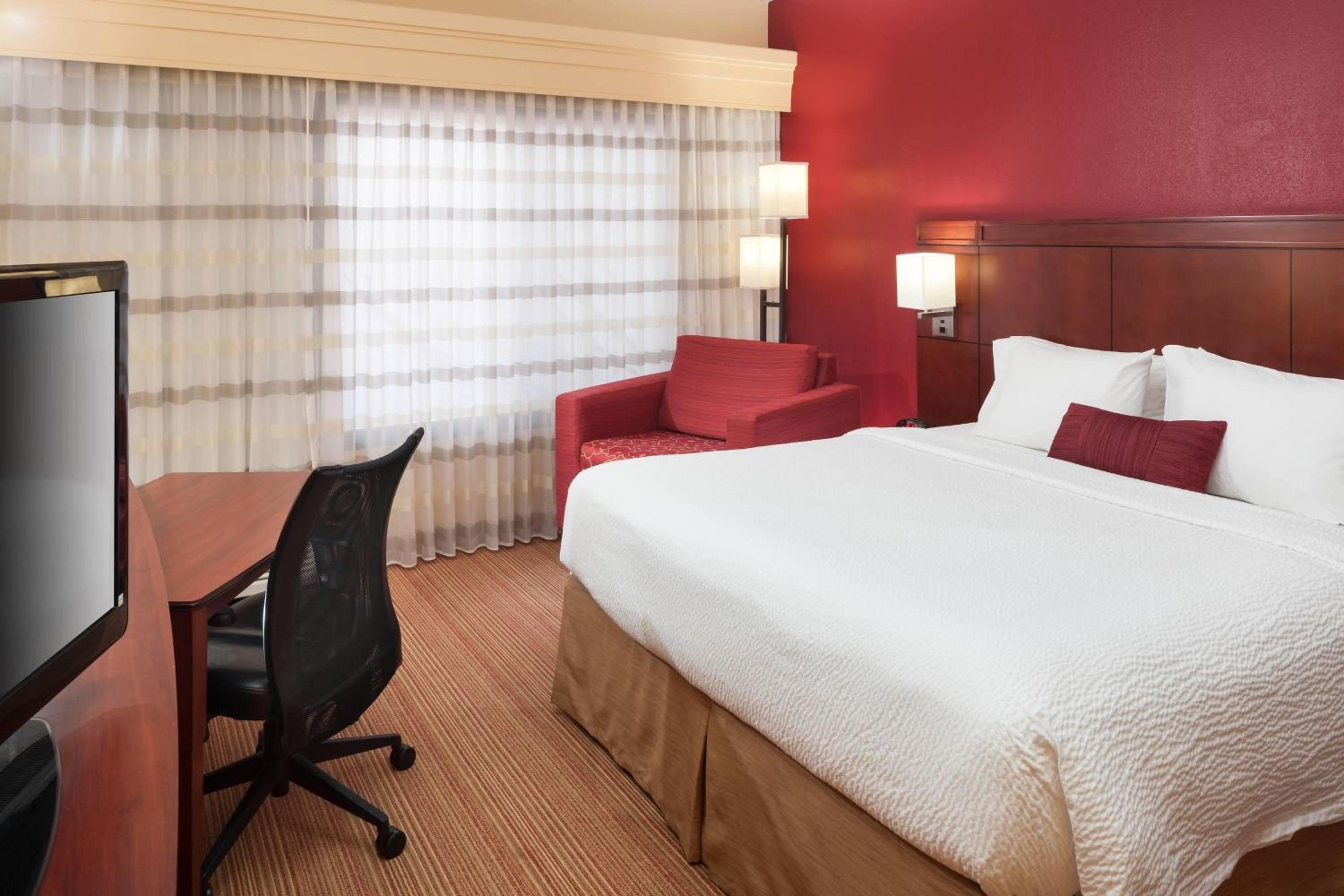 King Room with Sofa Bed and Adapted Tub - Mobility and Hearing Accessible