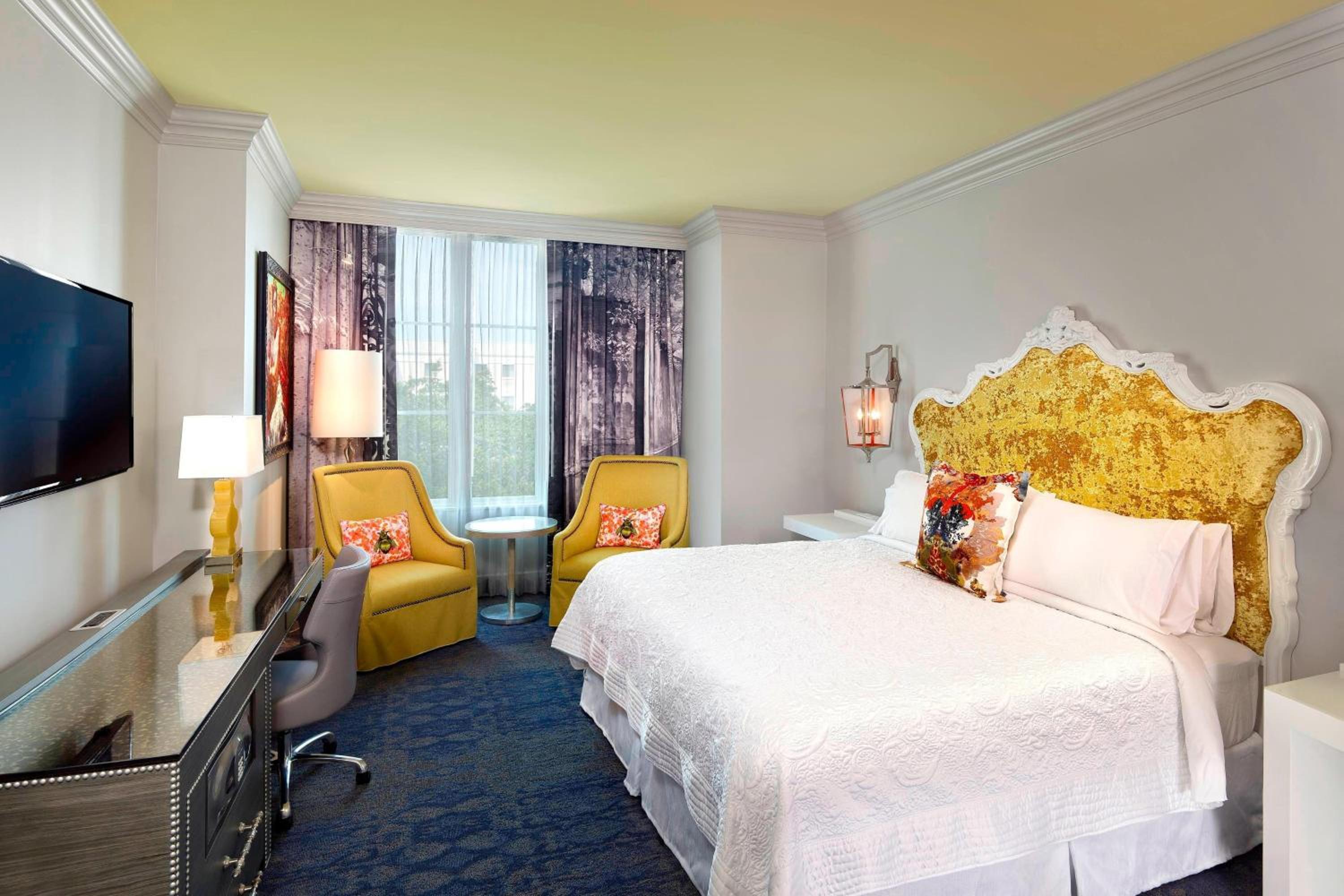 King Room with Transfer Shower - Mobility and Hearing Accessible
