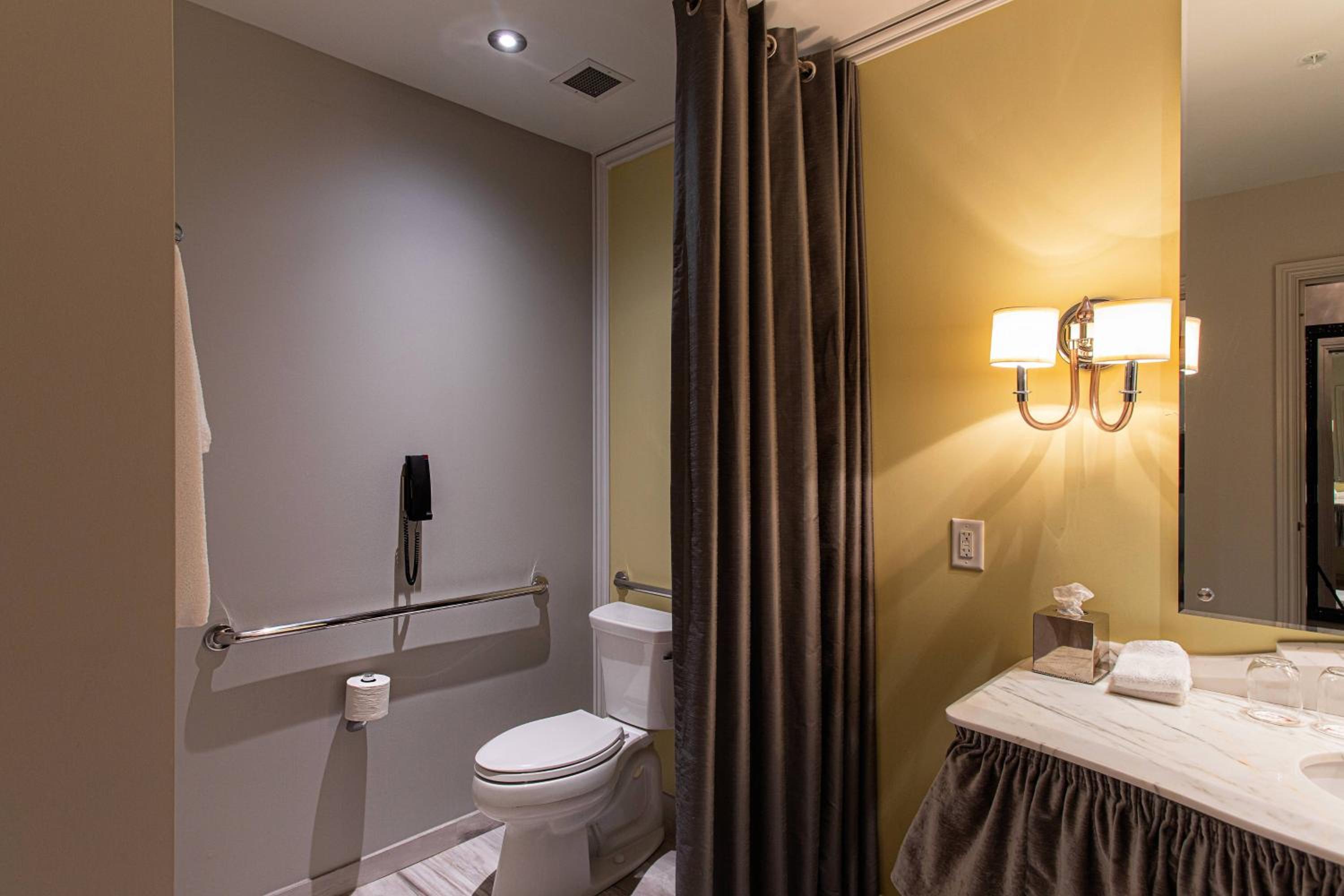 King Room with Transfer Shower - Mobility and Hearing Accessible