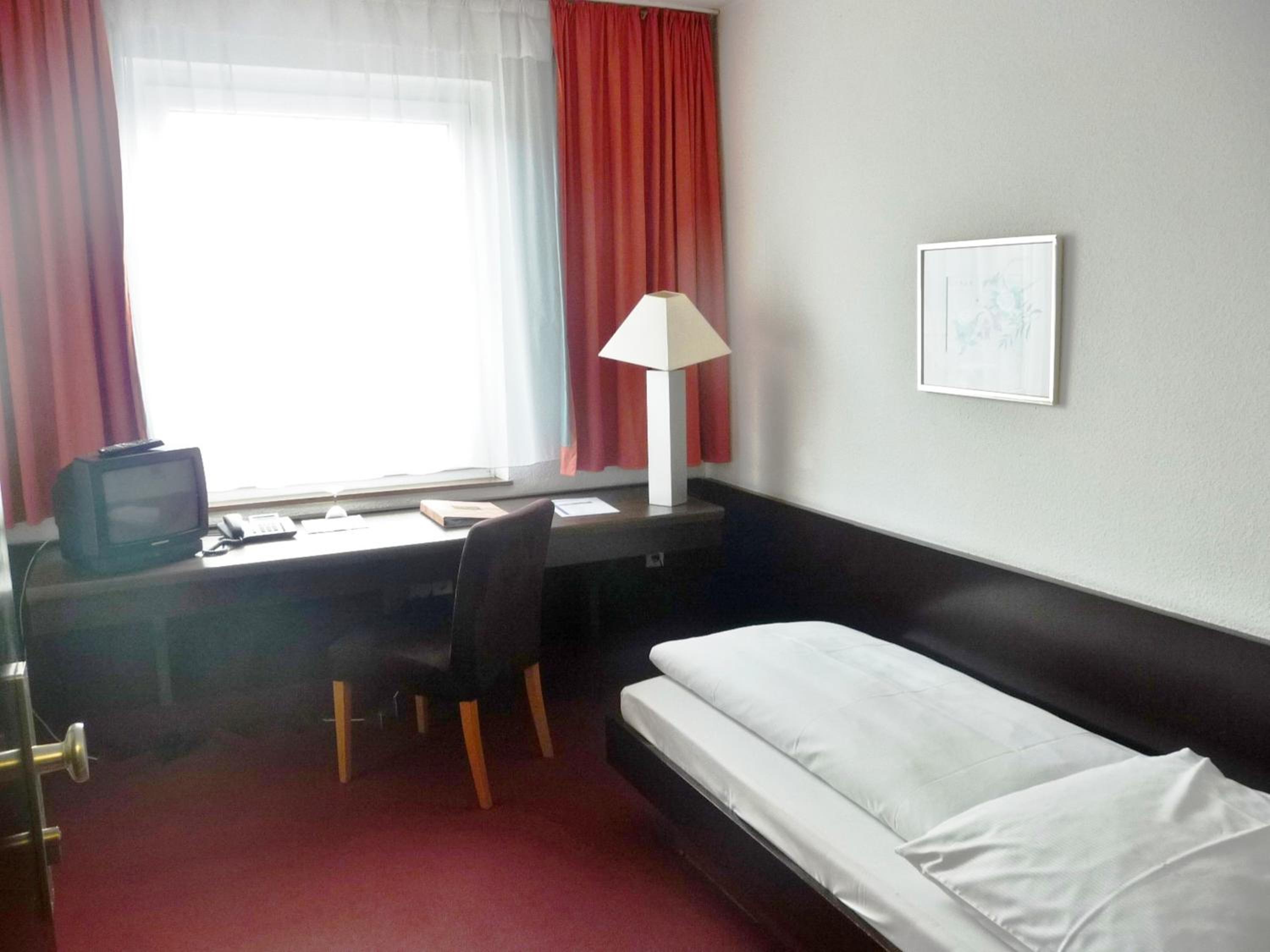 Single Room photo 3