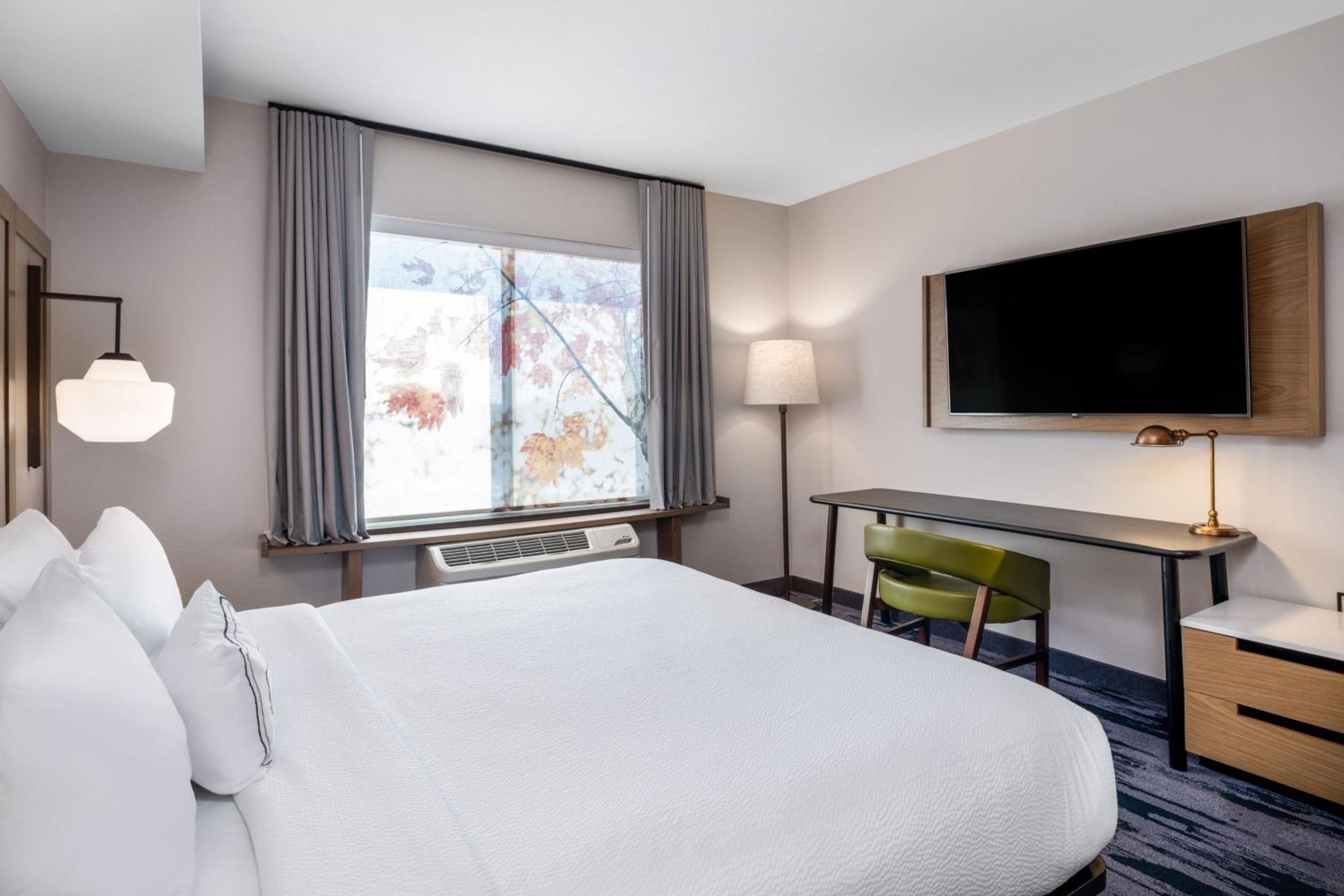 Guest Room, 1 King - Photo 2