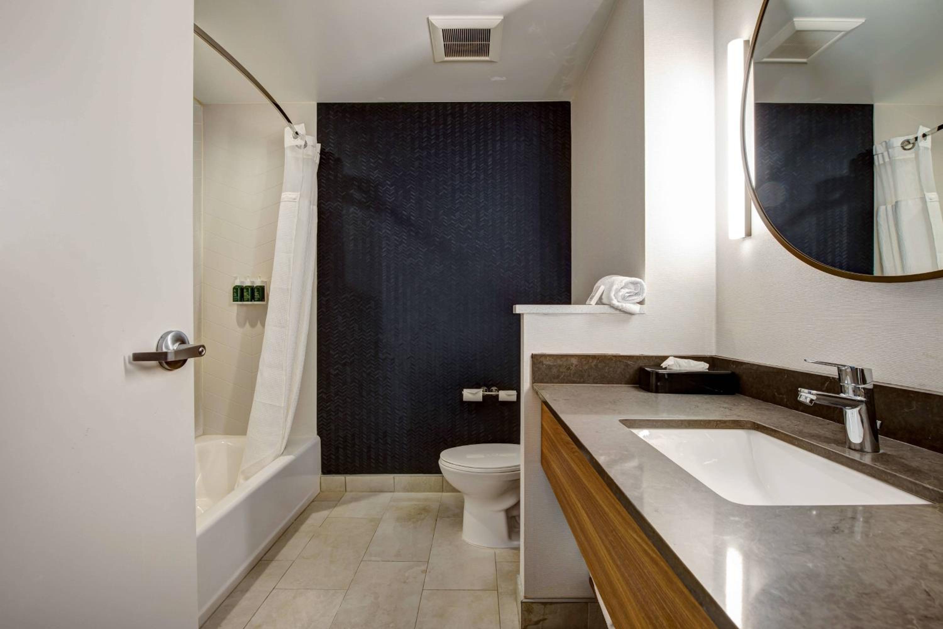 Guest room, 2 Queen - Photo 2