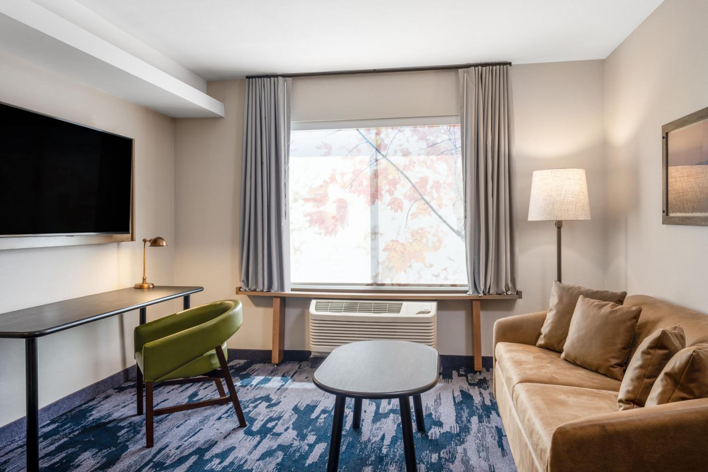 Queen Suite with Two Queen Beds, Bathtub and Sofa Bed - Mobility Access - Photo 3