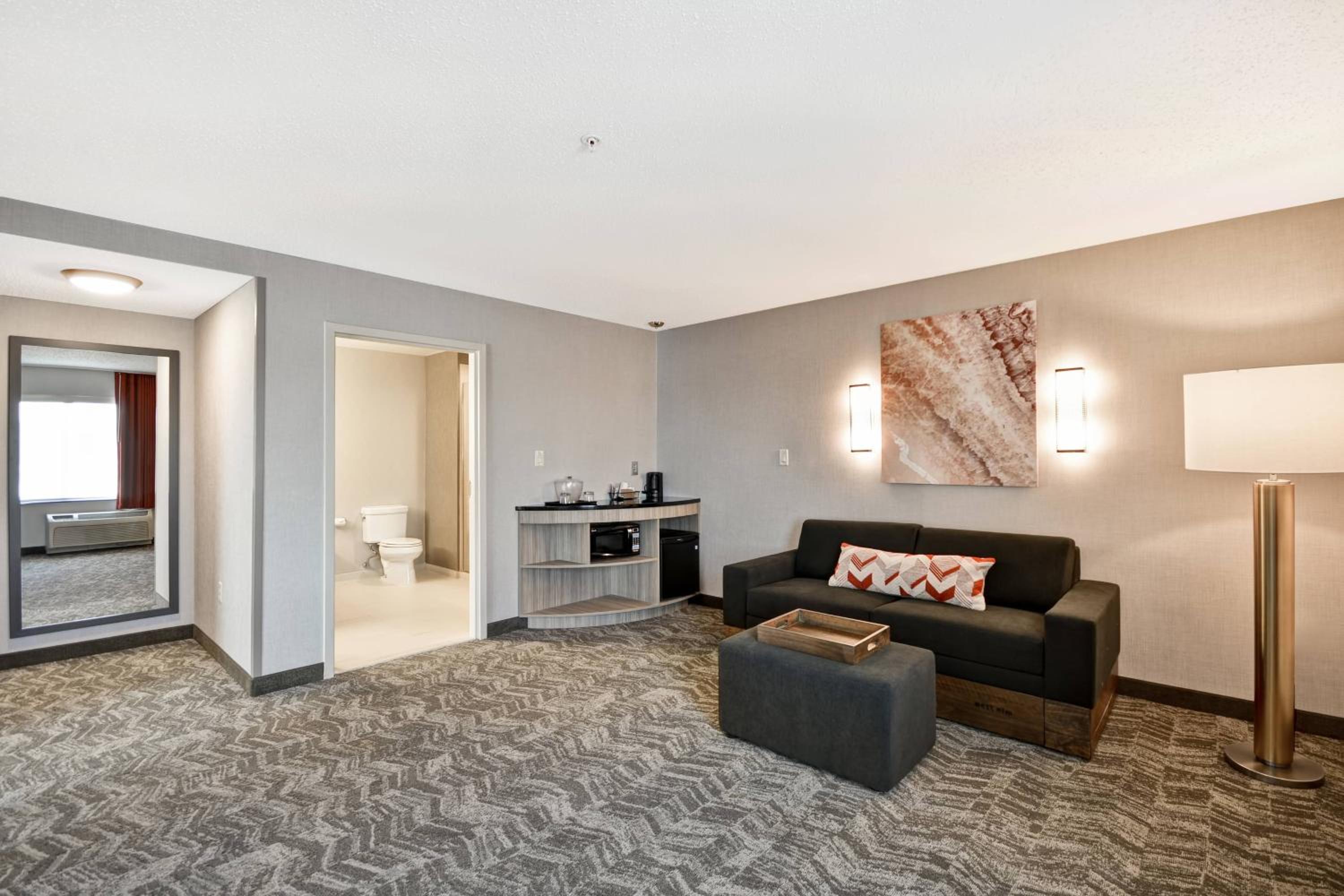 Executive Suite - Photo 4