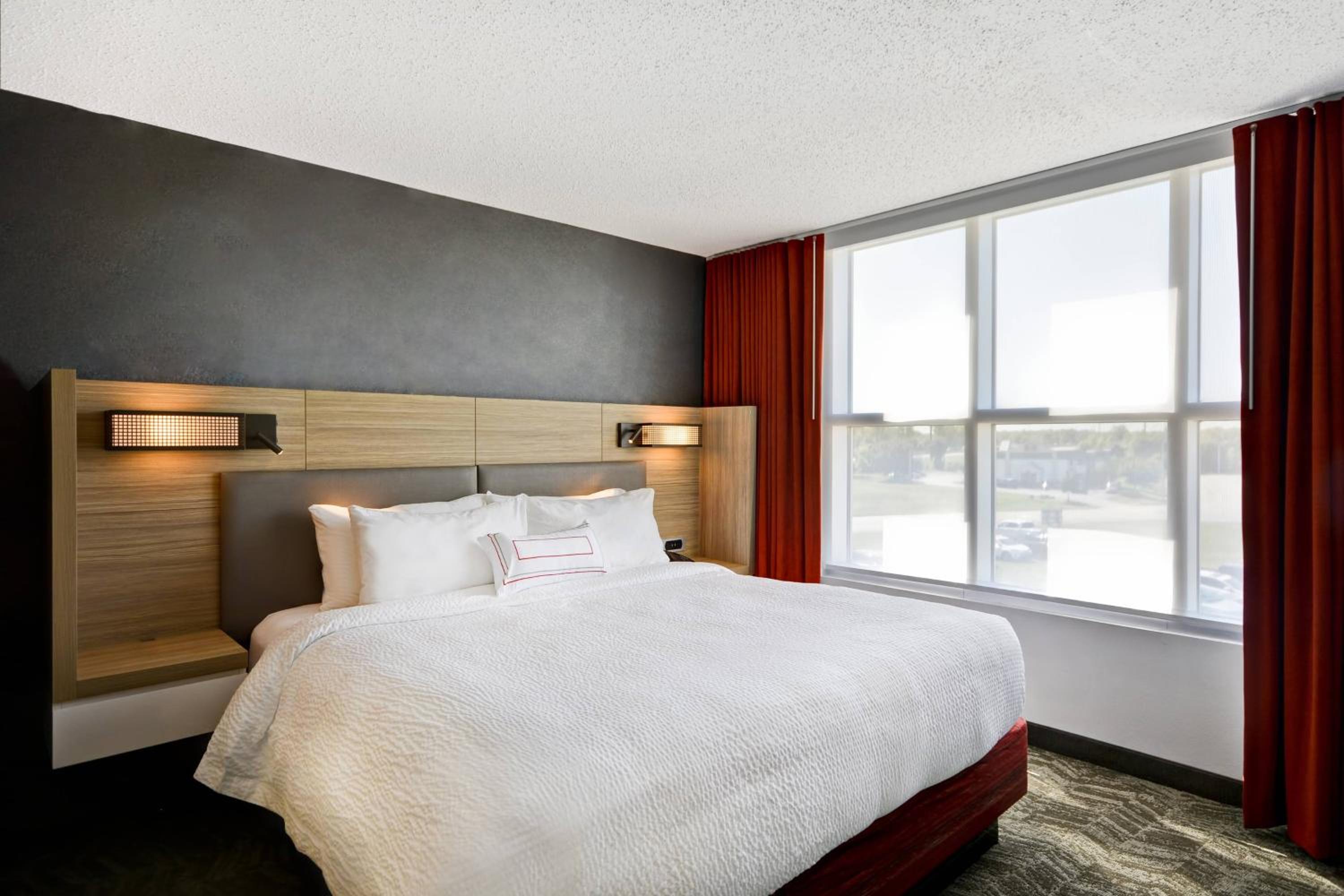 Two-Bedroom Suite - Photo 3