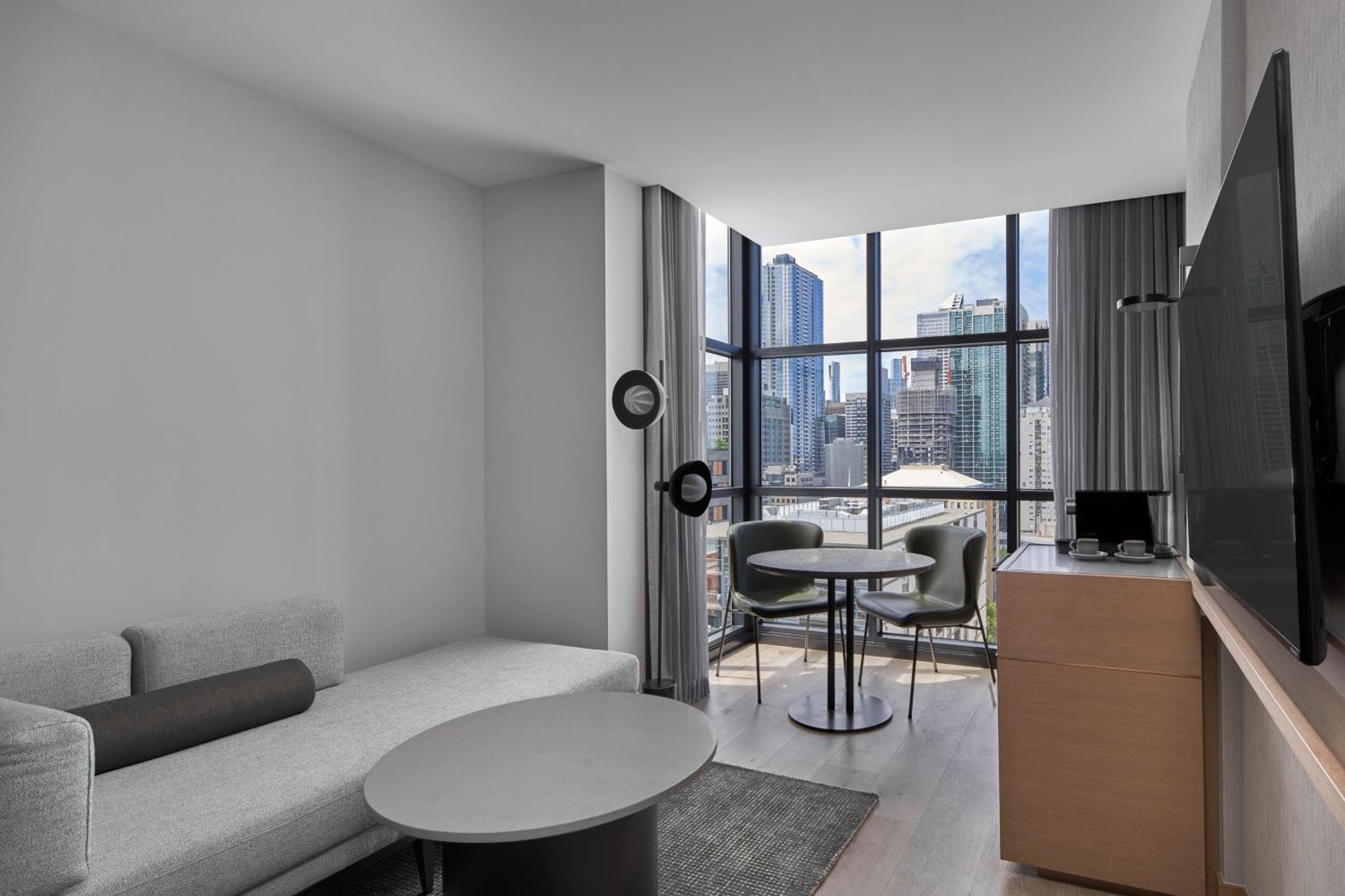 King Suite with City View - Photo 3