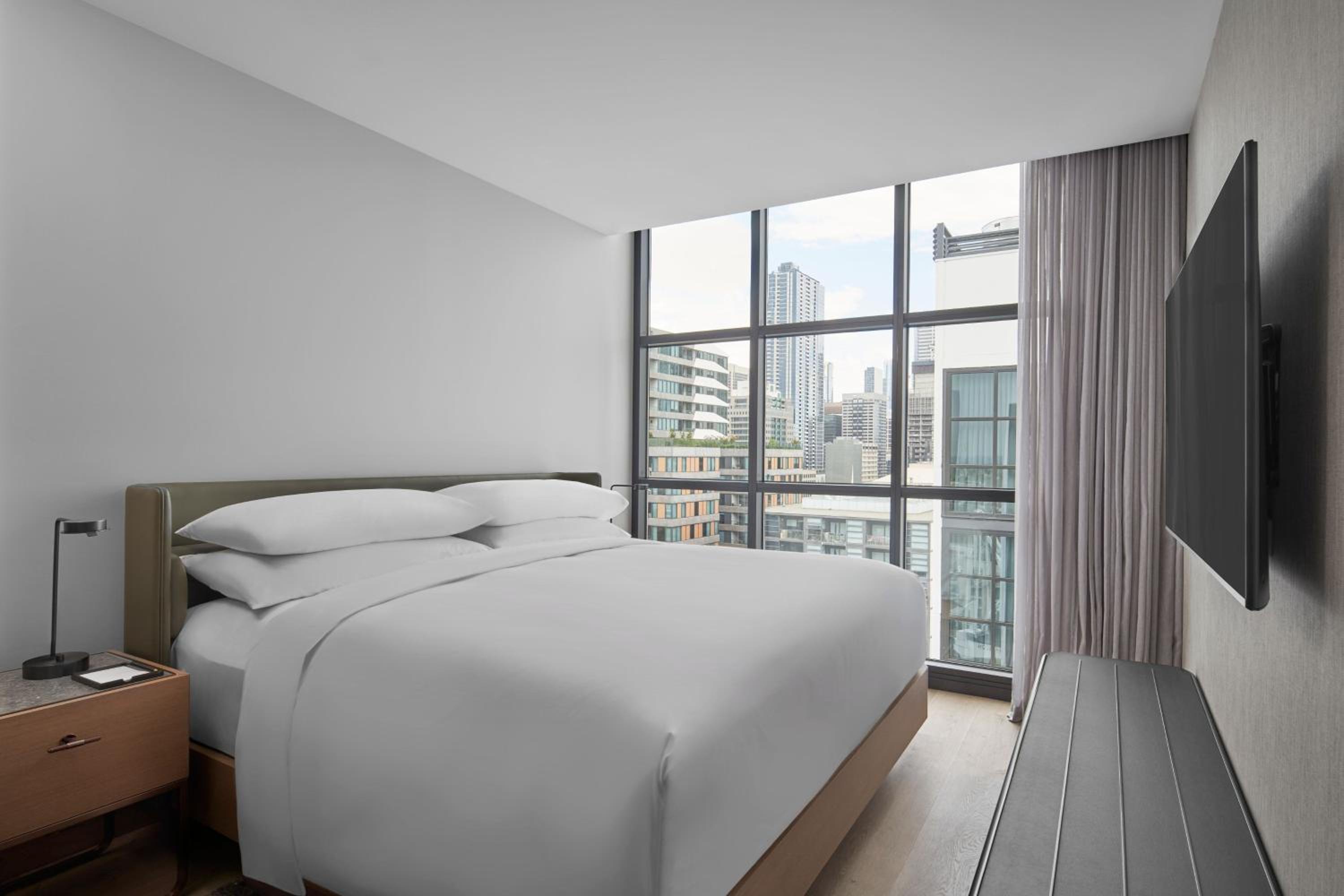King Studio with City View - Photo 3